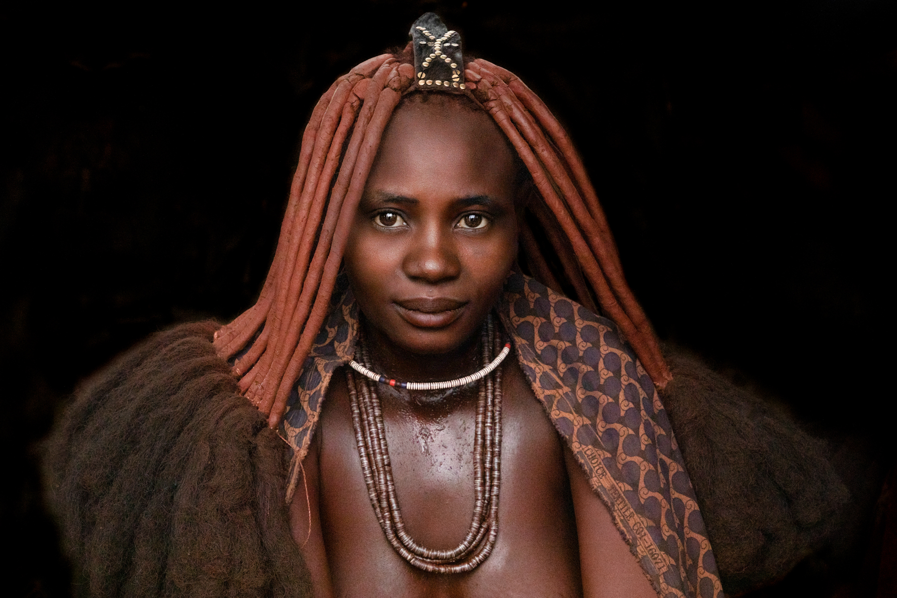 Portrait of a stunningly beautiful Himba girl