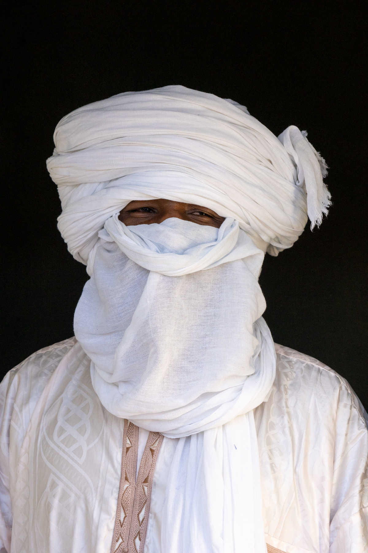 Tuareg man wearing a multi-layered Chech, the everyday wear for men in Tuareg culture (image by Inger Vandyke)