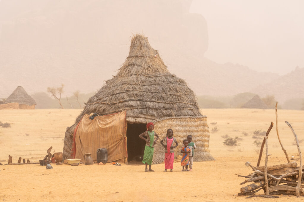 Toubou children standing outside their home in Bachekele, the Ennedi Mountains of Chad (image by Inger Vandyke)