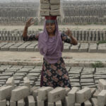 Brick carrying in Dhaka (image by Inger Vandyke)