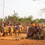 Excitement all around as the children arrive from school and see the Guèlèdè ceremony (image by Ingrid Koedood)
