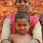 A young woman brick worker with her son (image by Yousuf Tushar)