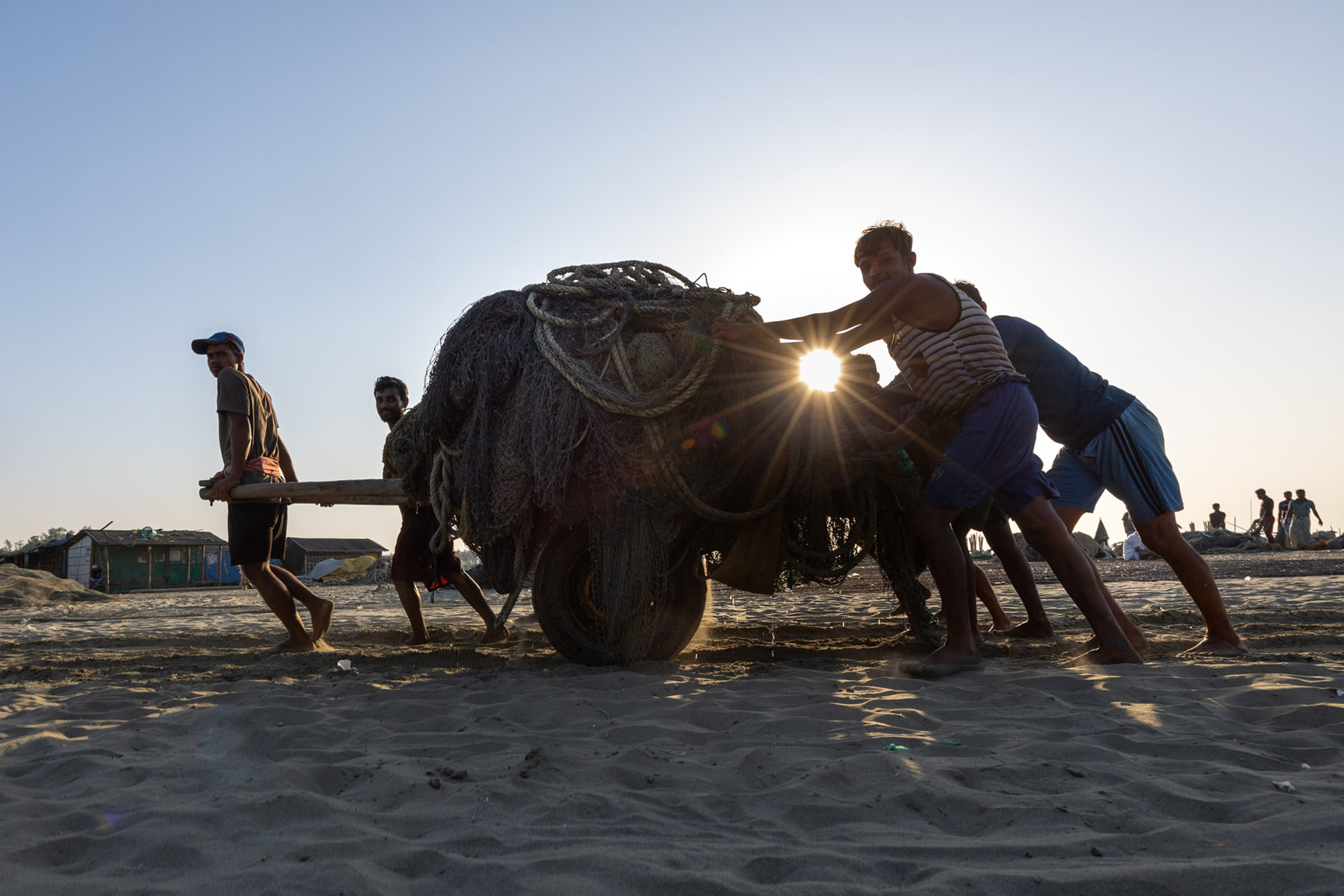 Sun burst in the net haulers (image by Yousuf Tushar)
