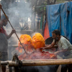 Dying cloth (image by Yousuf Tushar)