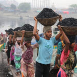 Each day hundreds of tonnes of coal are offloaded from cargo ships by hand (image by Yousuf Tushar)
