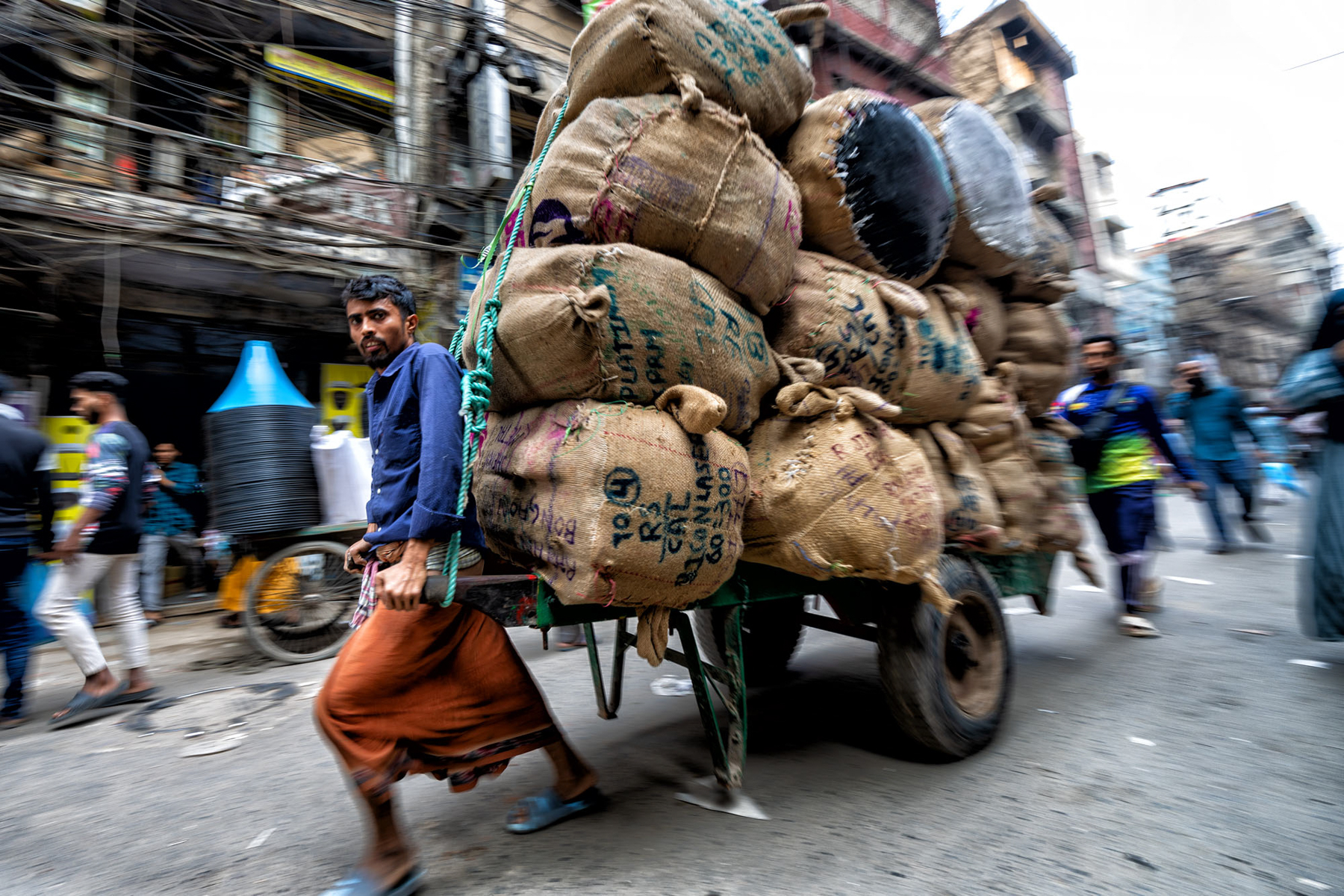 Motion blur of the streets of Dhaka (image by Yousuf Tushar)