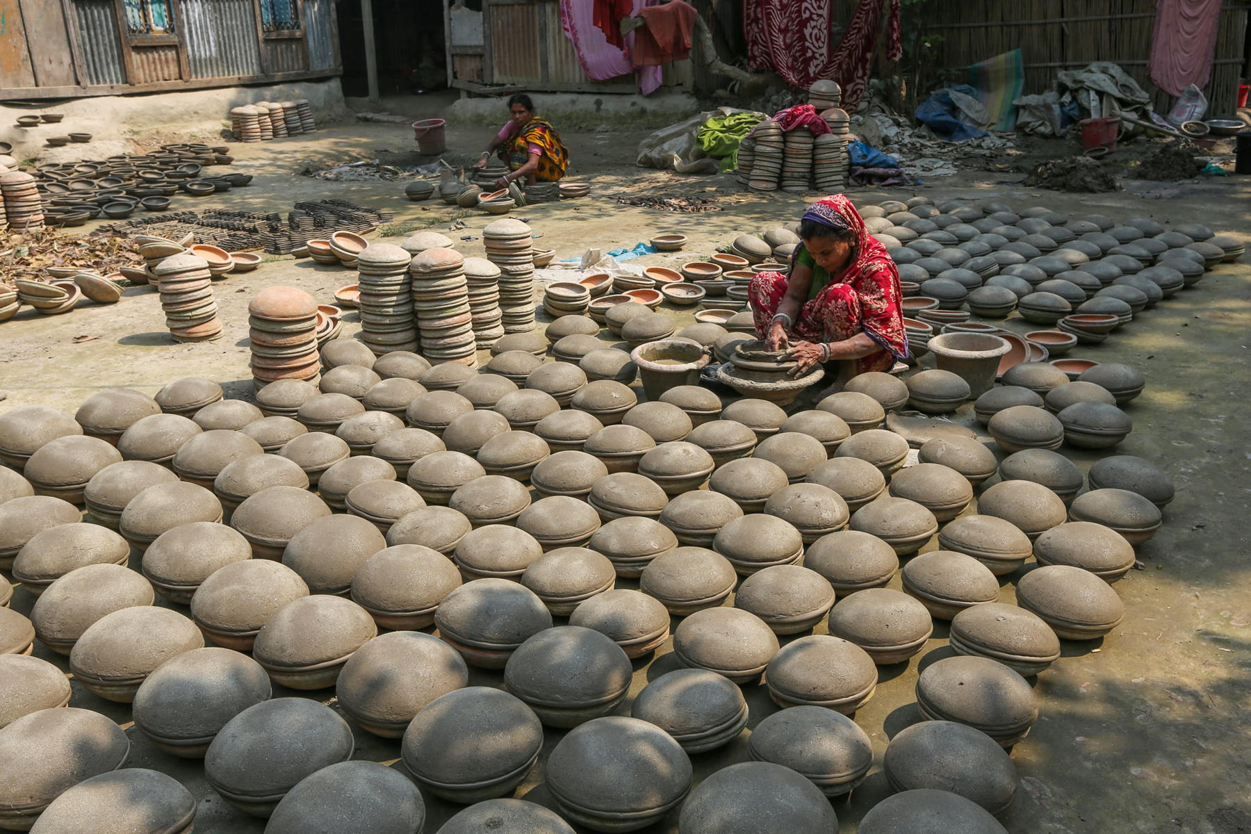 Making pots by hand in rural Bangladesh (image by Yousuf Tushar)
