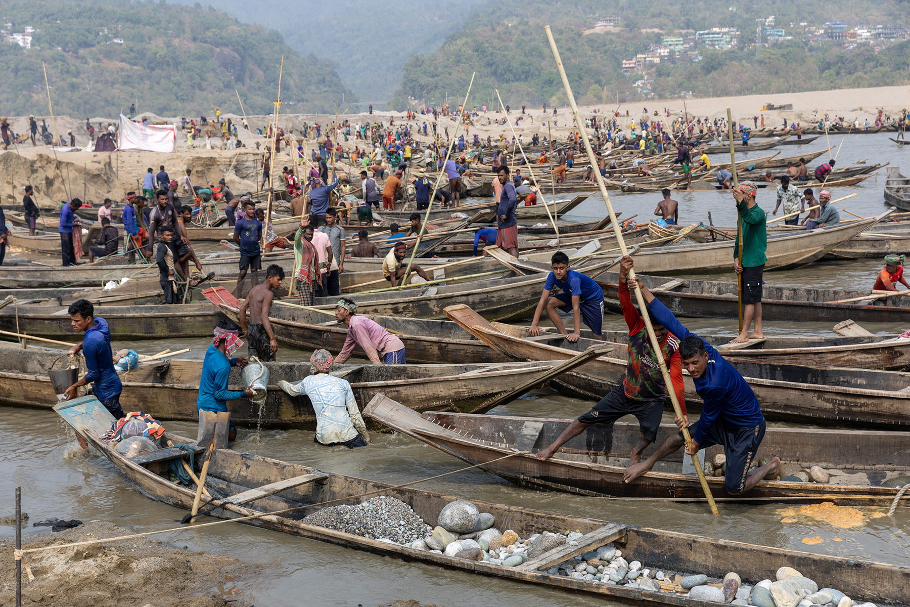 Hundreds of boats line up in the stone mines of a river (image by Yousuf Tushar)