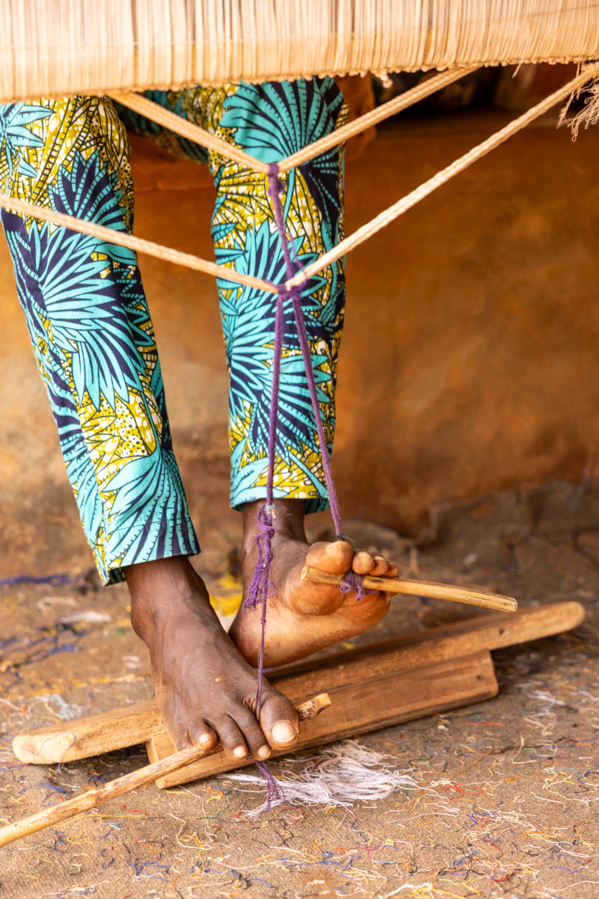 At the palace of King Agonglo in Abomey, we met talented weavers at work, creating the most beautiful cloths, thread by thread (image by Ingrid Koedood)