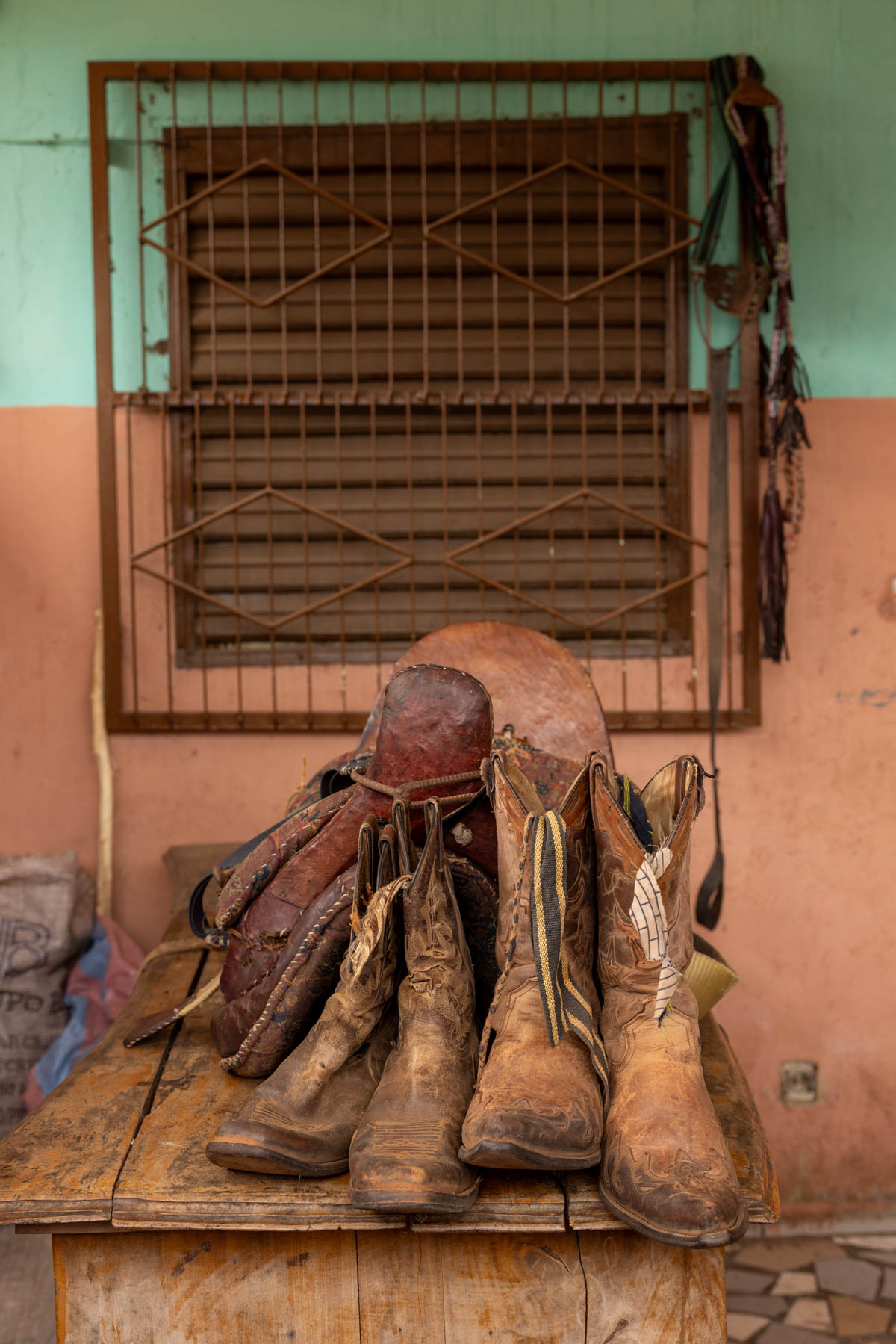 Still life of the Batonu horsemen’s gear (image by Ingrid Koedood)