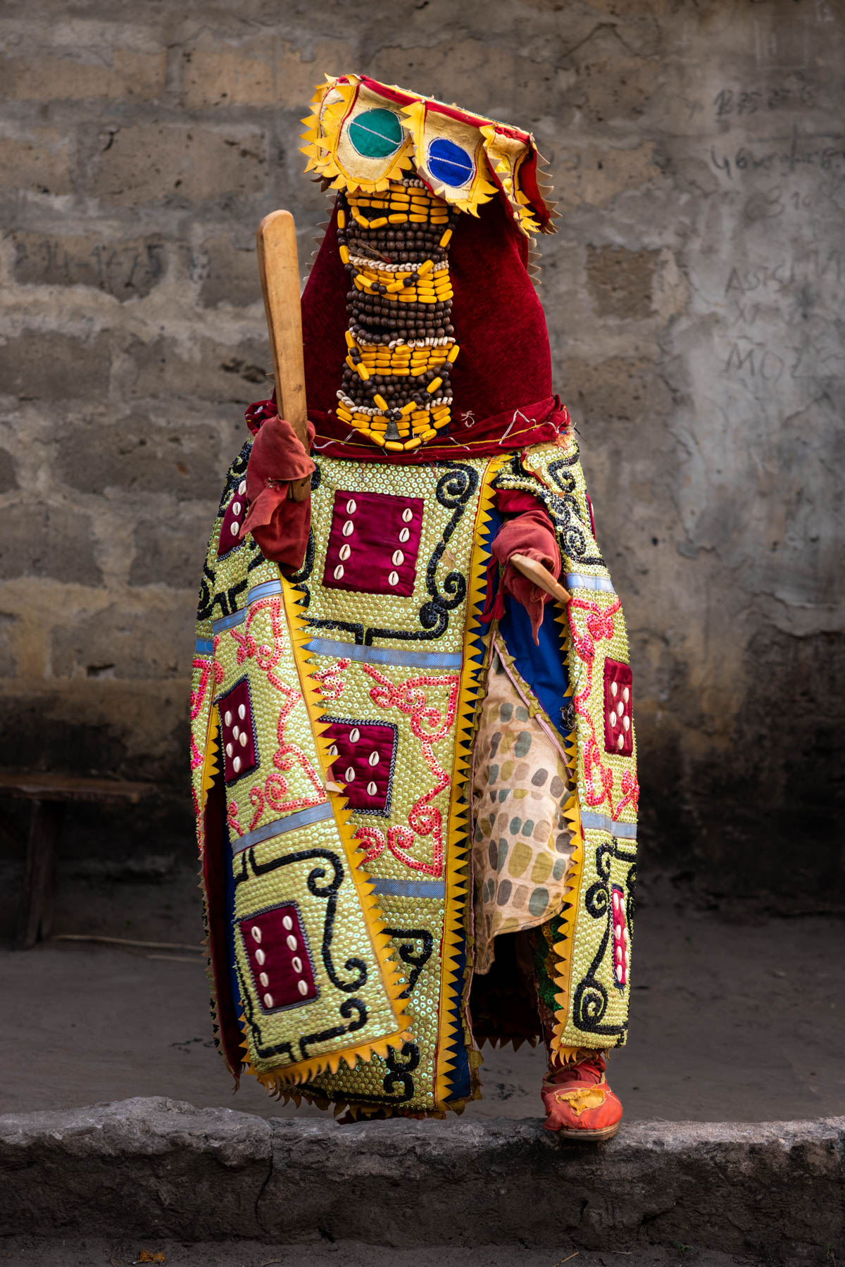 Behind the mask of a Egungun dancer, a presence move and the ancestor returns (image by Ingrid Koedood)