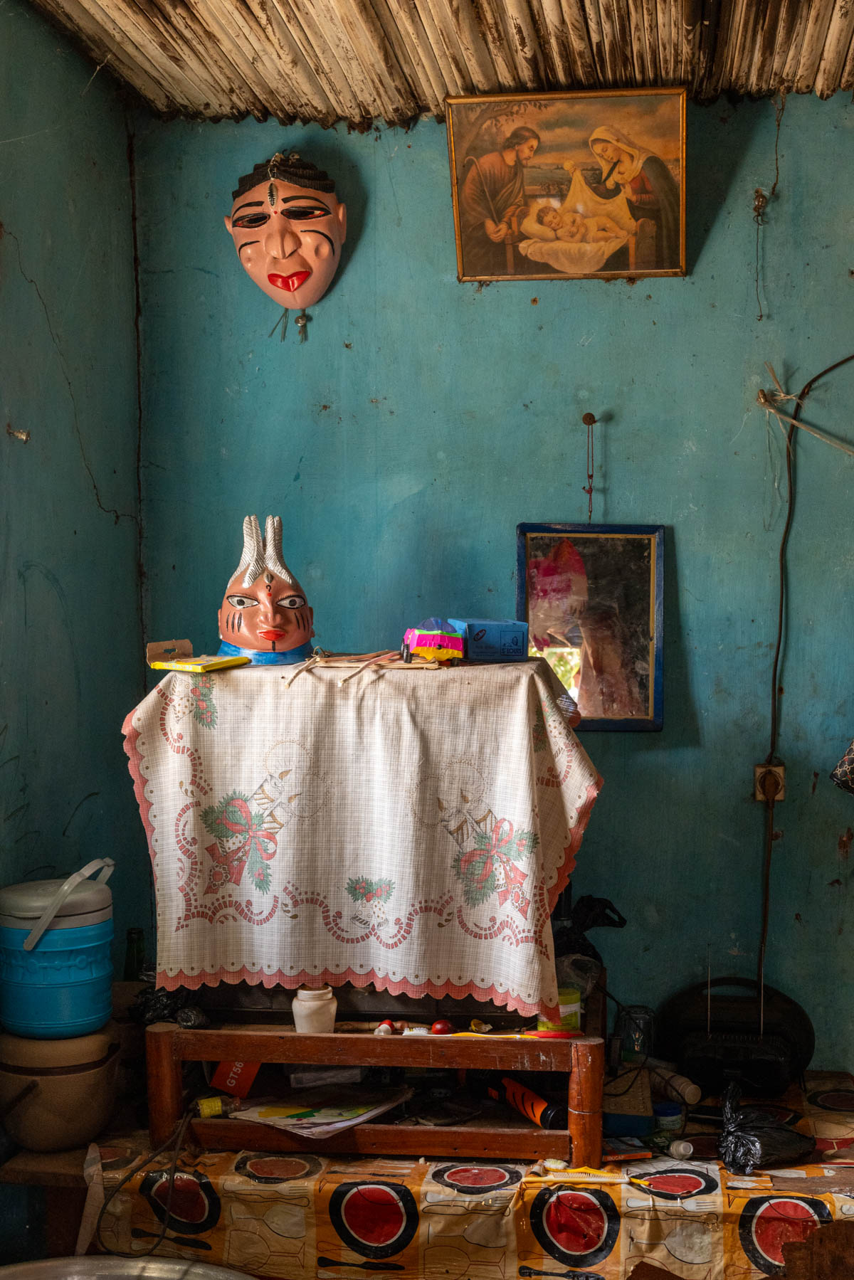 A glimpse into the workshop home of a Guèlèdè mask maker, surrounded by sacred art and everyday life (image by Ingrid Koedood)