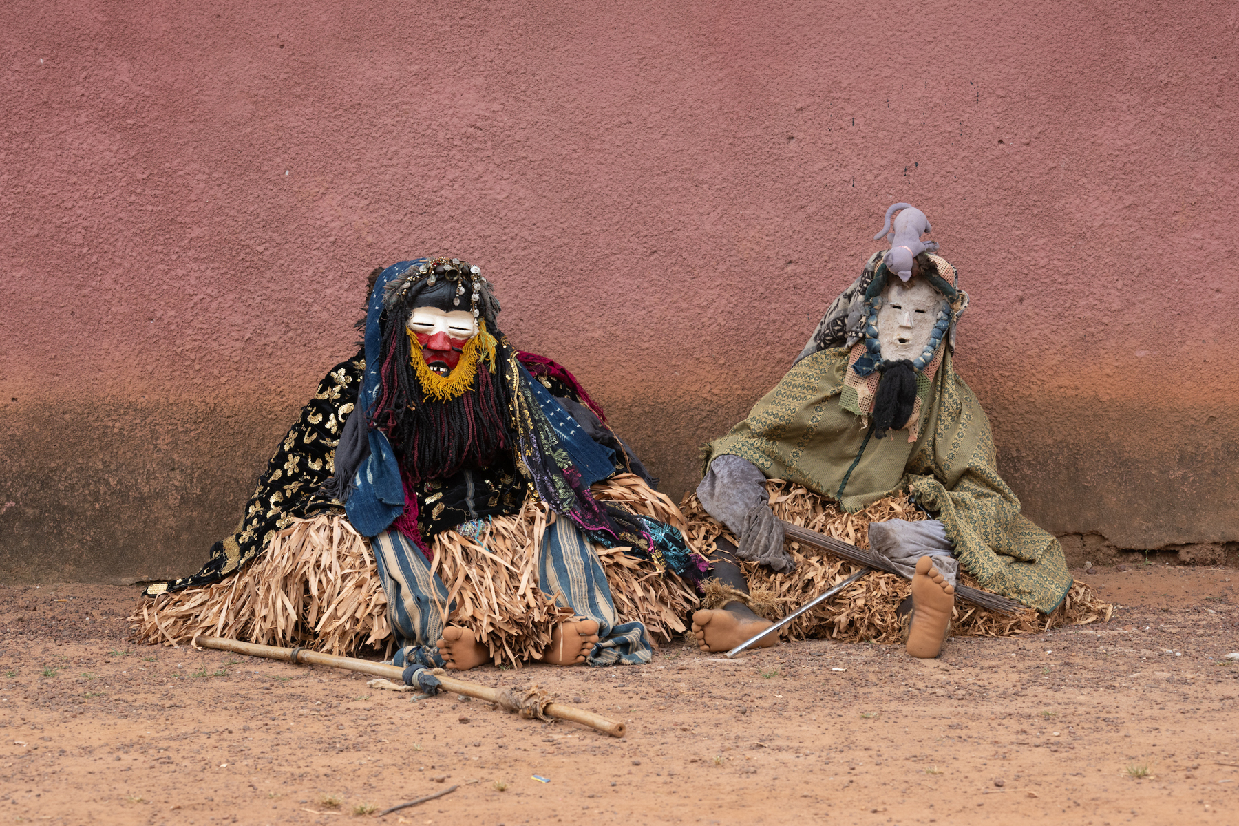 Gla masked dancers taking a break (image by Inger Vandyke)