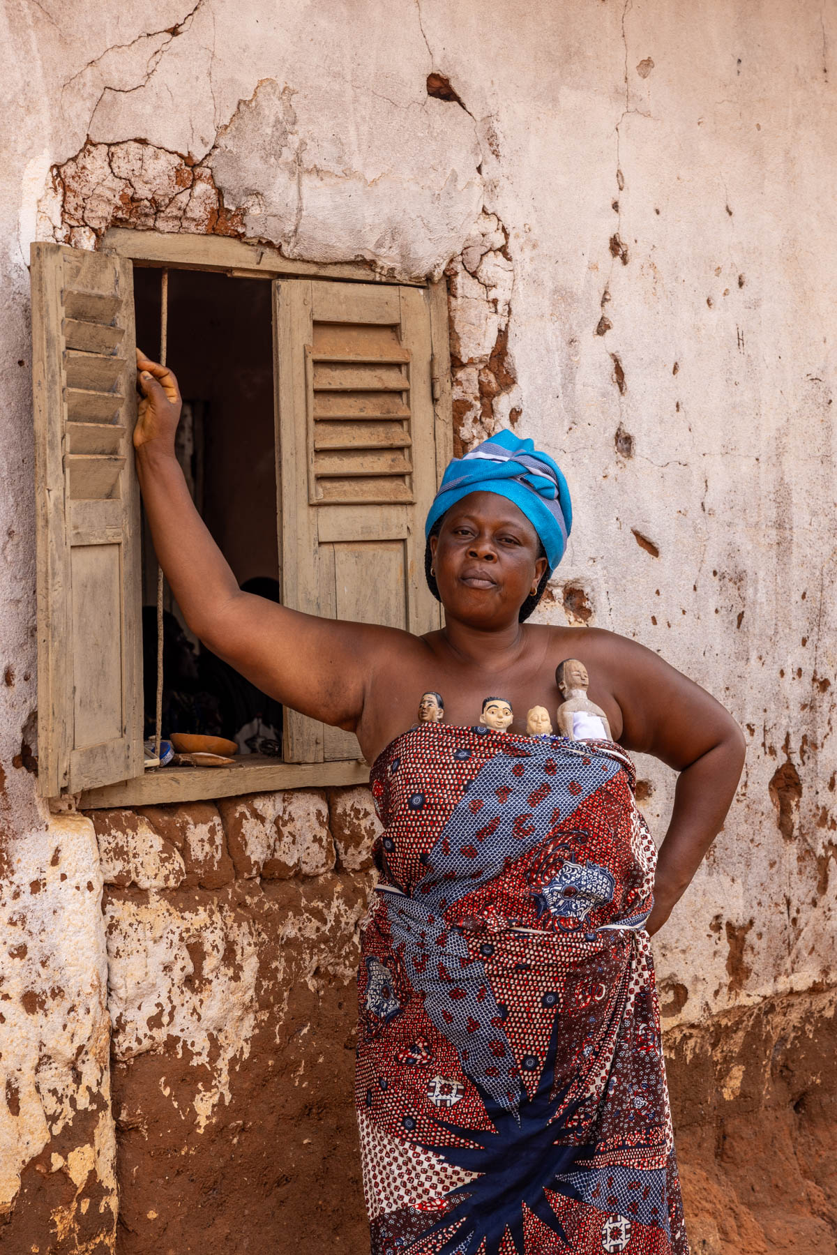 Portrait of a woman carrying twin dolls, also called Ibeji (image by Ingrid Koedood)