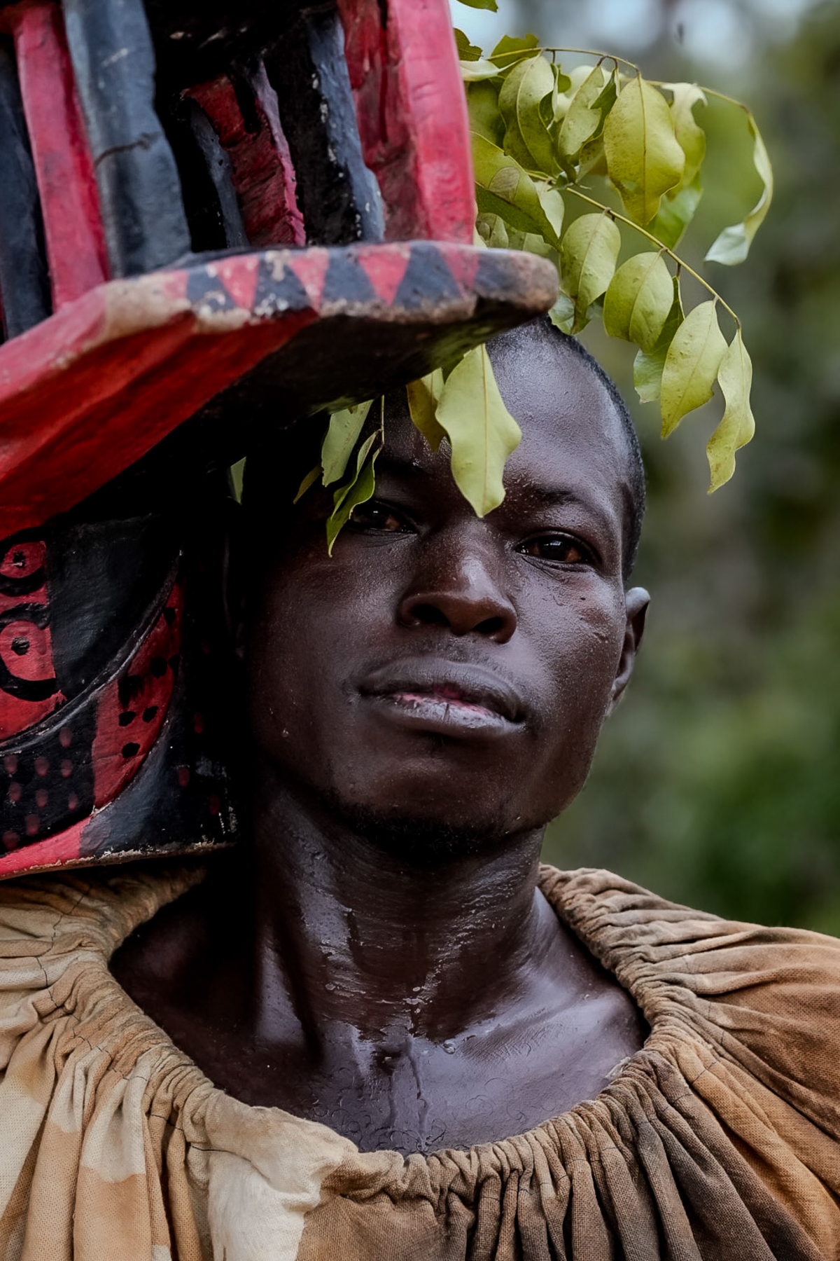 Wambele Mask Off - Poro Initiate (Image by Craig Baulcomb)