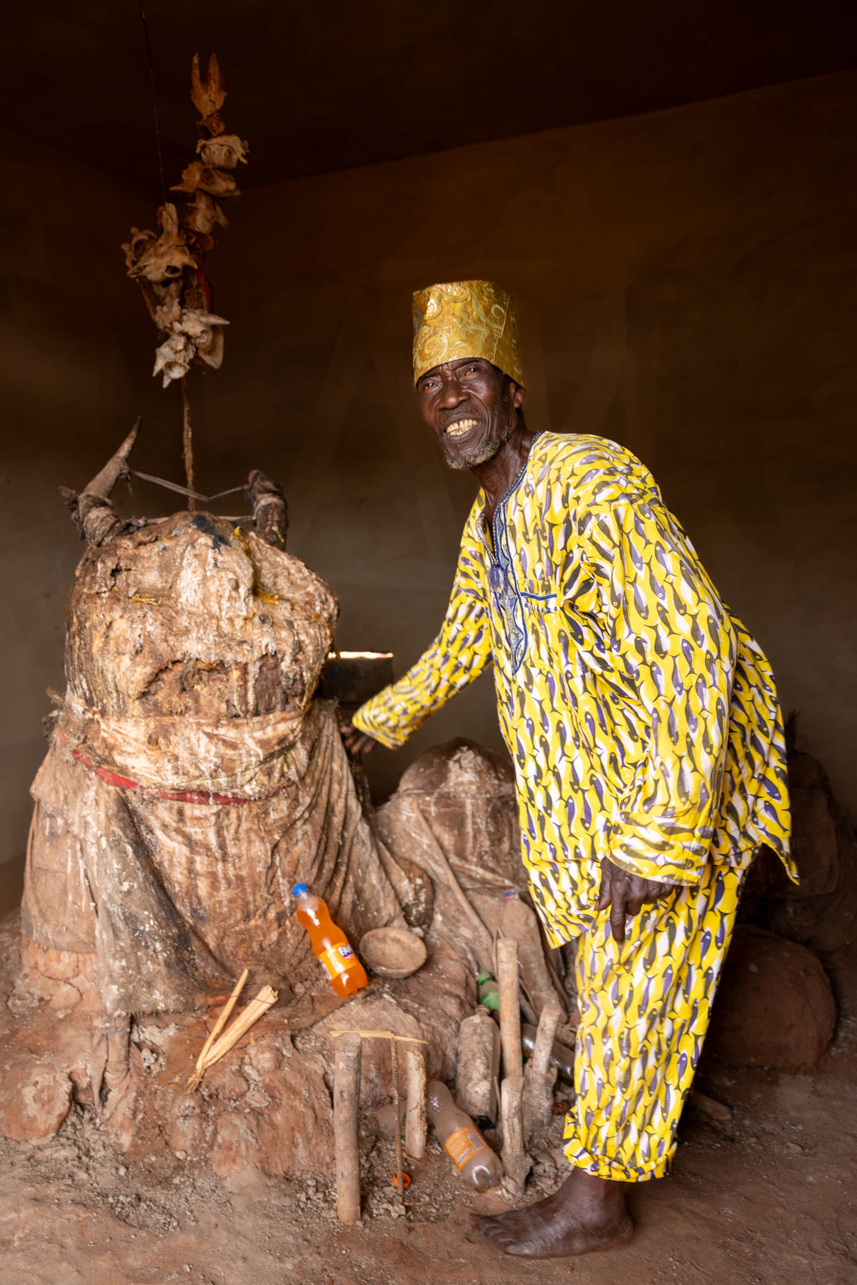 An elderly priest inside the Zangbeto shrine (image by Ingrid Koedood)