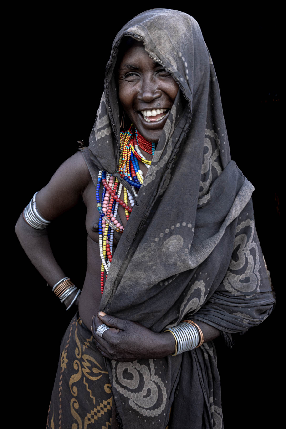 Having fun with an Arbore woman. (image by Ingrid Koedood)