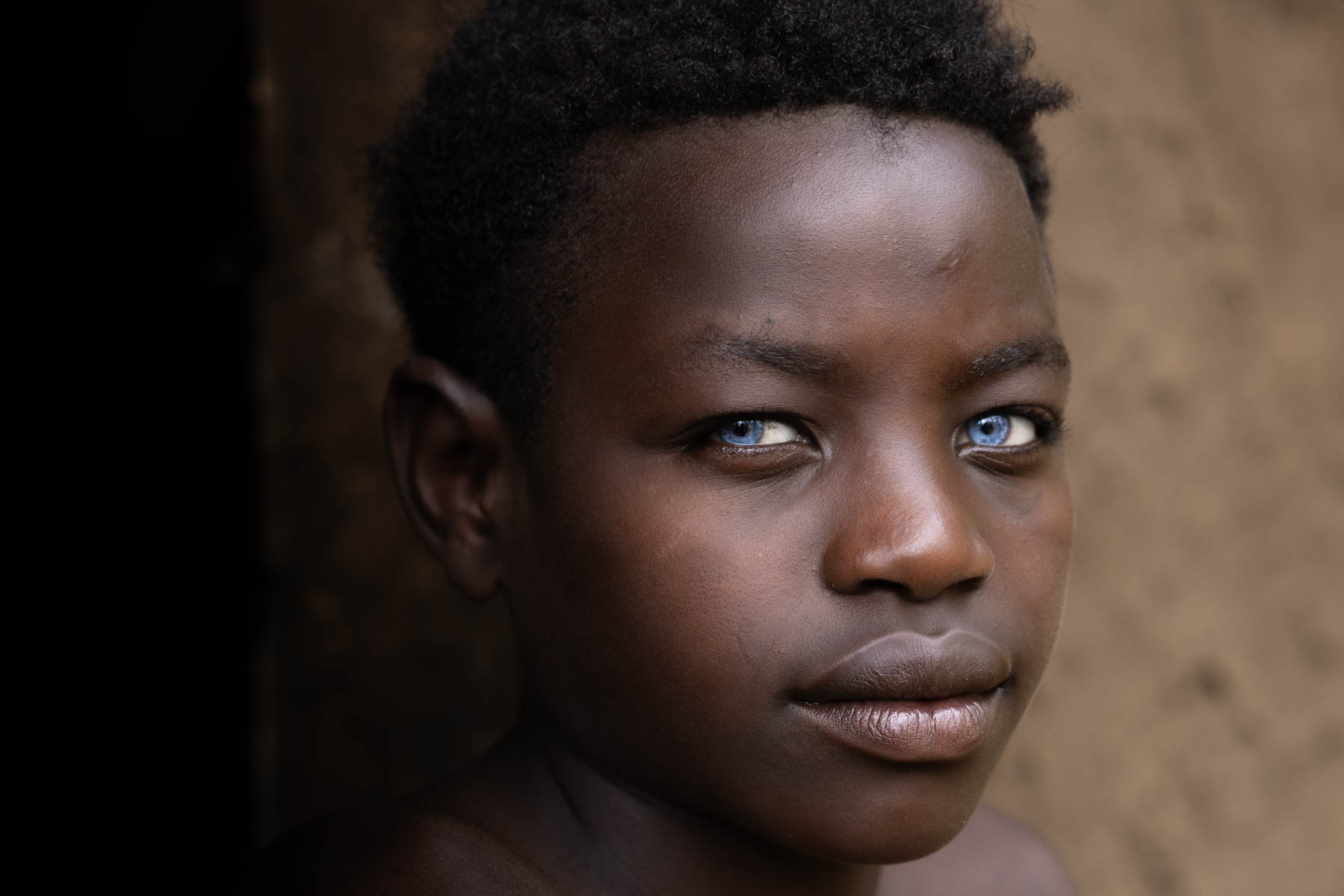 Esrael (13 years), nephew of the well-known Abushe often photographed for his striking blue eyes. He prefers the joy of football with friends over the attention of a camera. (image by Ingrid Koedood)