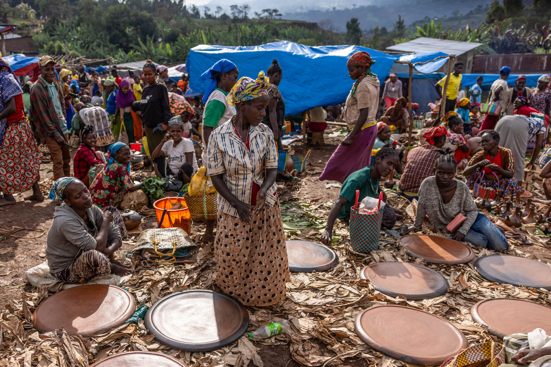 At the vibrant Ari market, handmade plates are sold for preparing and serving injera. (image make by Ingrid Koedood)