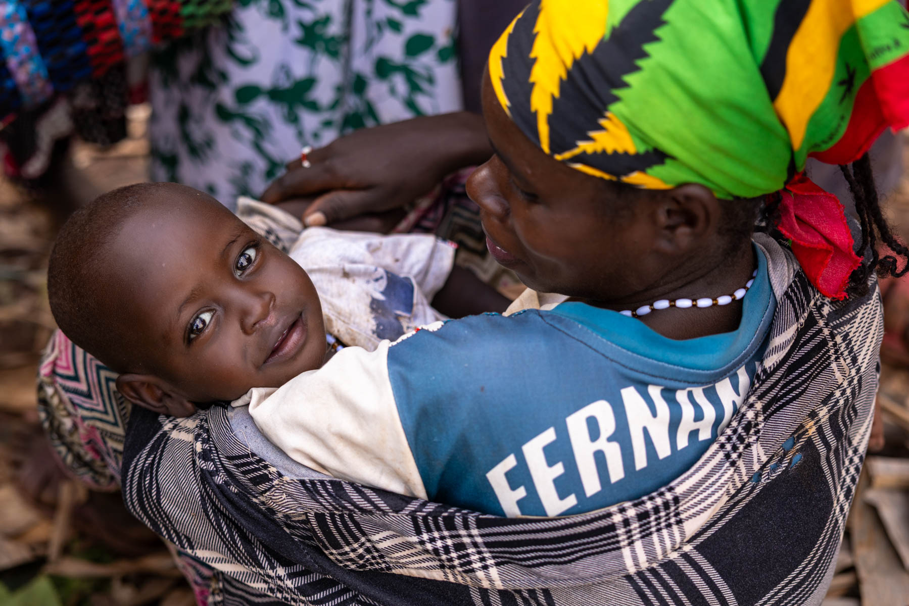 A gentle smile in the middle of the vibrant Ari market. (image by Ingrid Koedood)