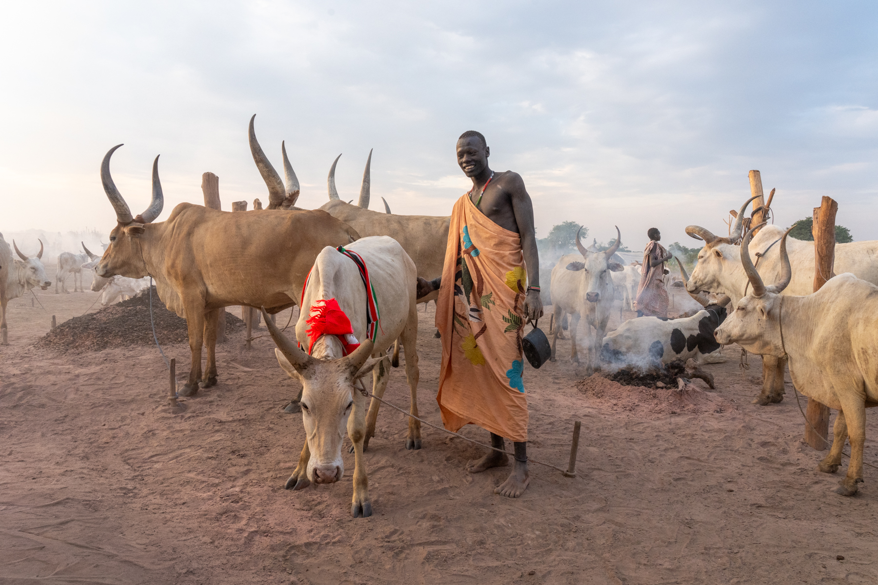 A proud Mundari man with his decorated cow (image by Inger Vandyke)