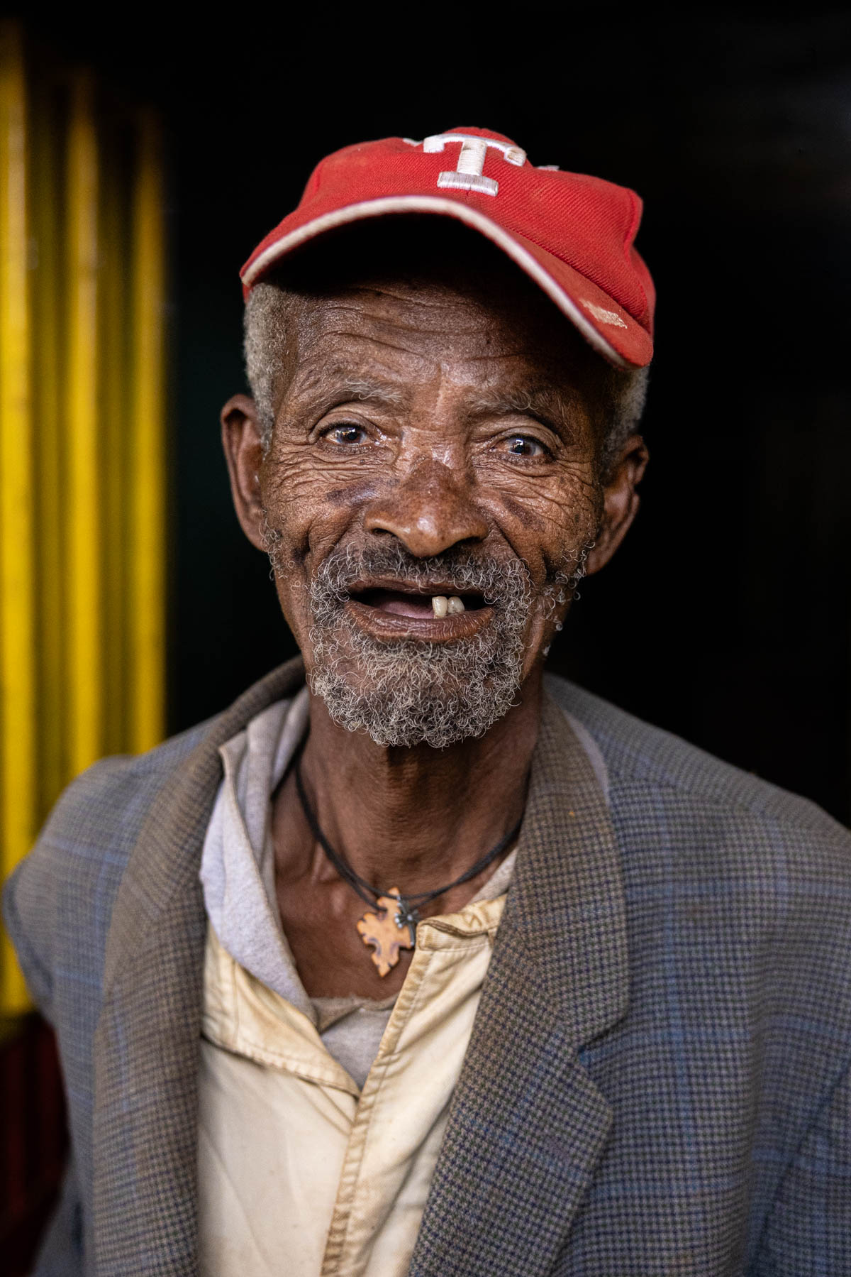 An old man enjoying honey wine in a Dorze bar. (image by Ingrid Koedood)