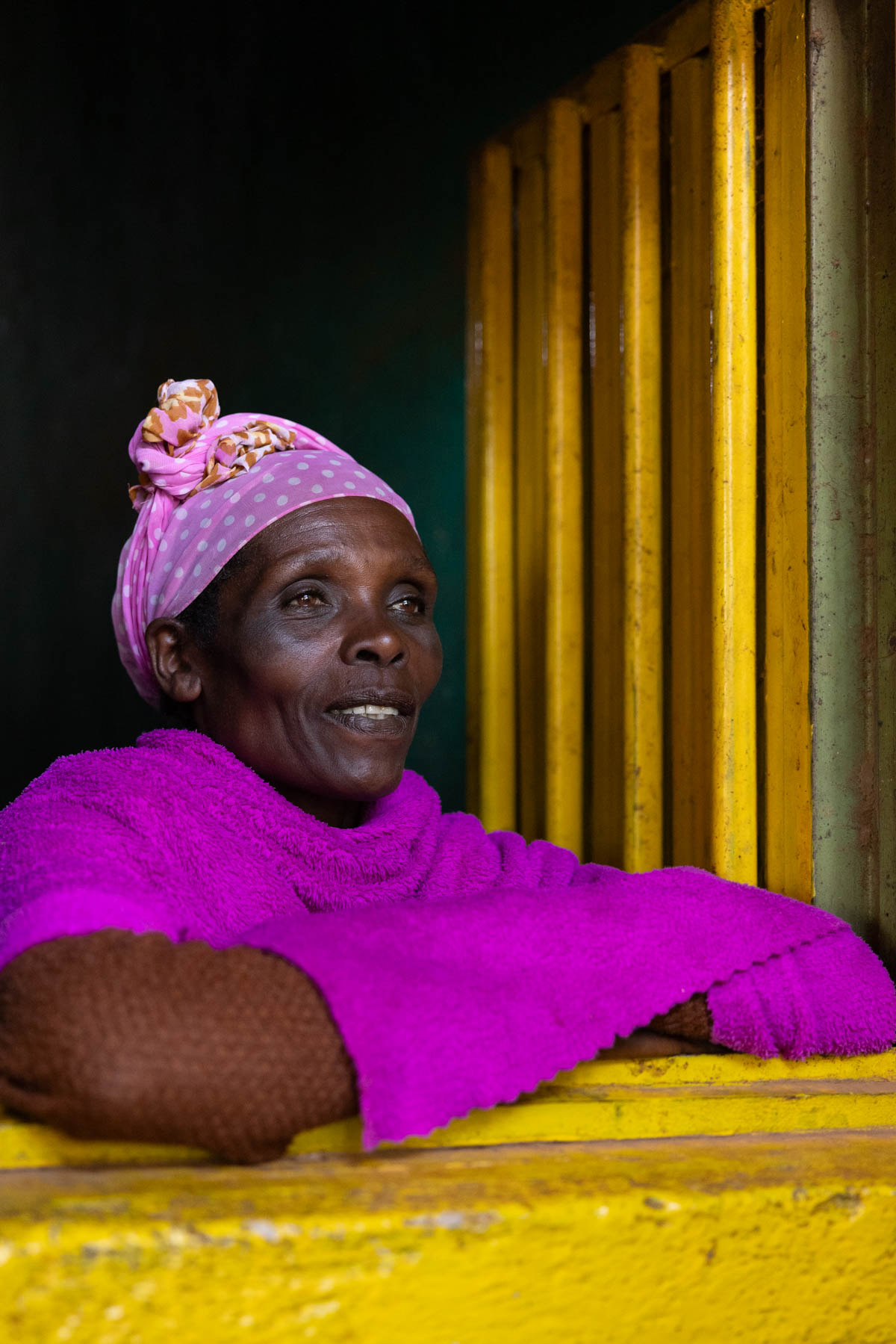 Colorful moments in a Dorze bar. (image by Ingrid Koedood)