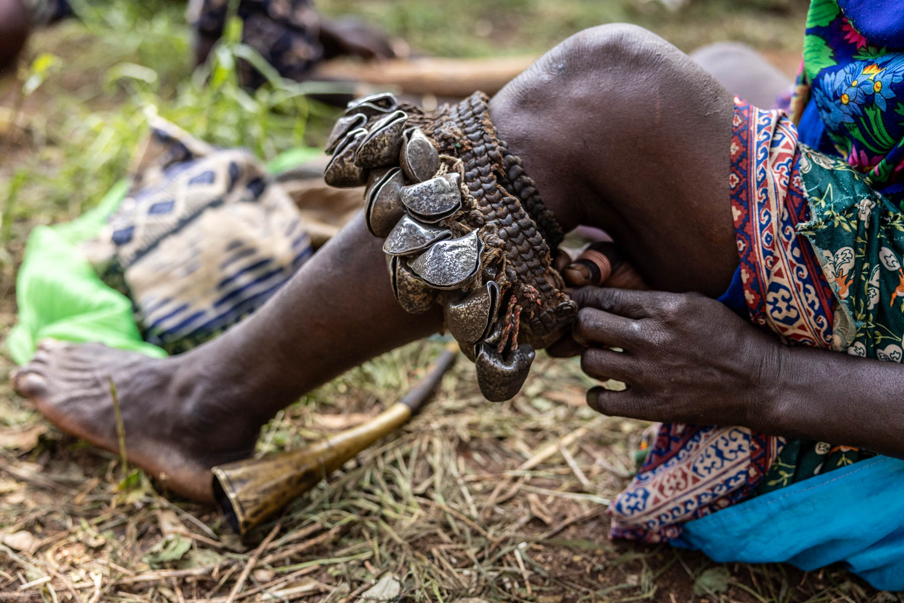 Close up of a woman who is preparing herself for the bull jumping ceremony (image by Ingrid Koedood)
