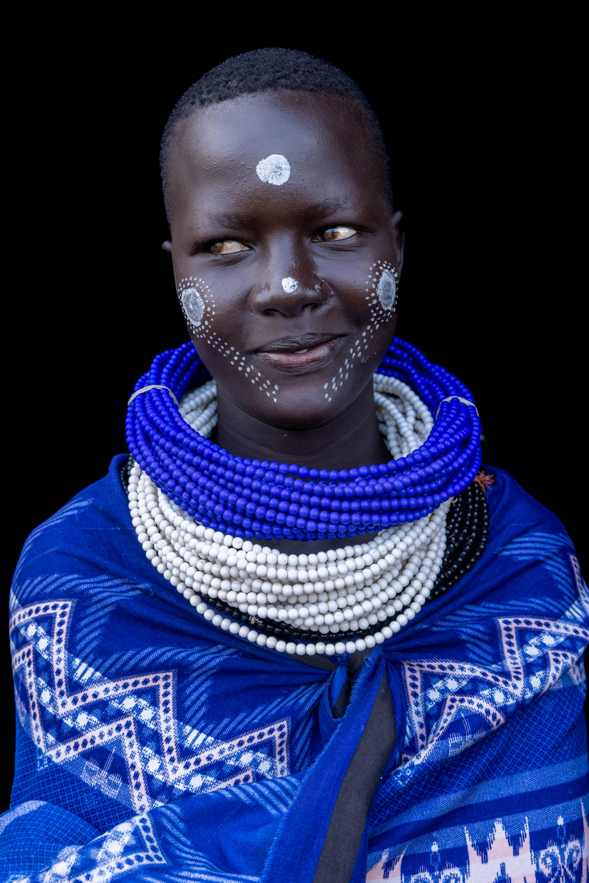 A Kara woman with a gentle, shy smile. (image by Ingrid Koedood)