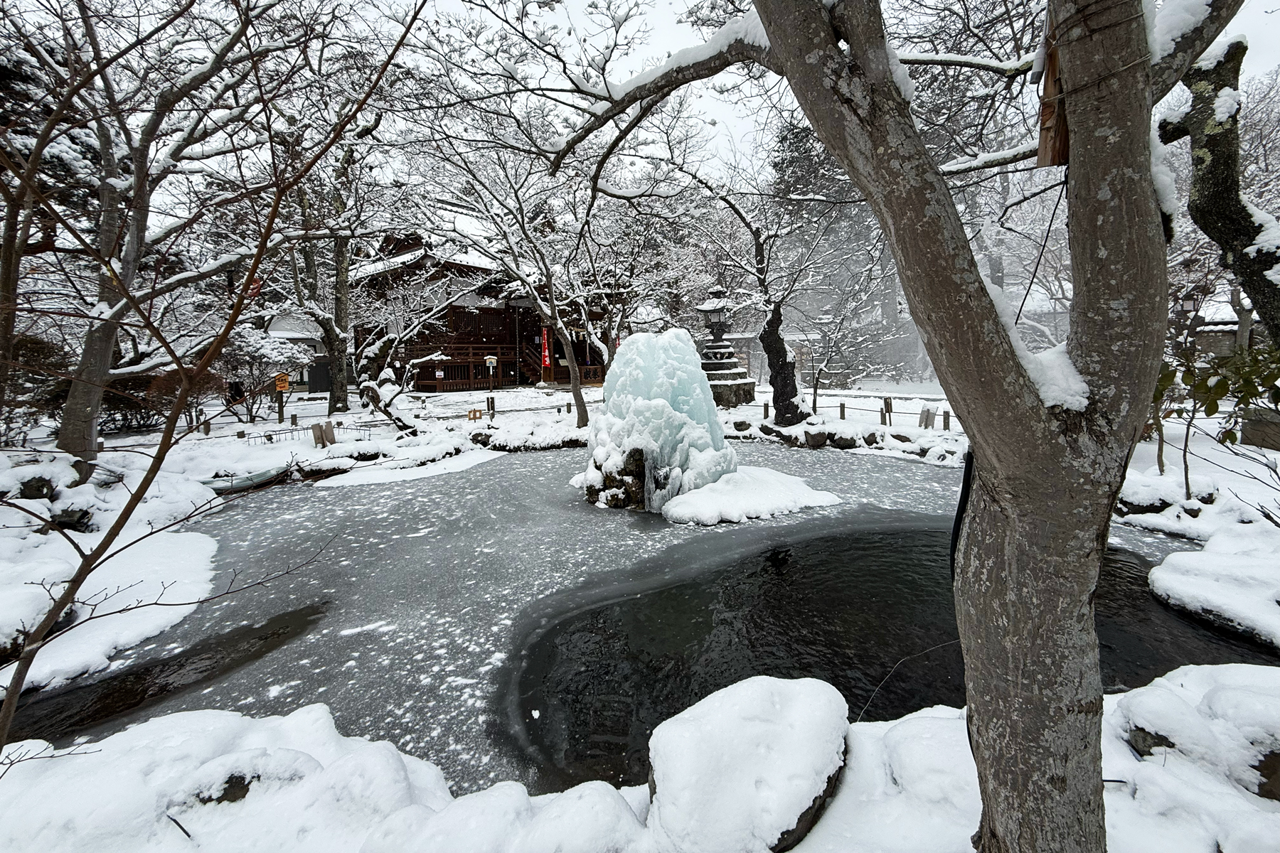 Snowflakes fall softly on an ancient scene at Komoro Castle (Image by Mike Watson)