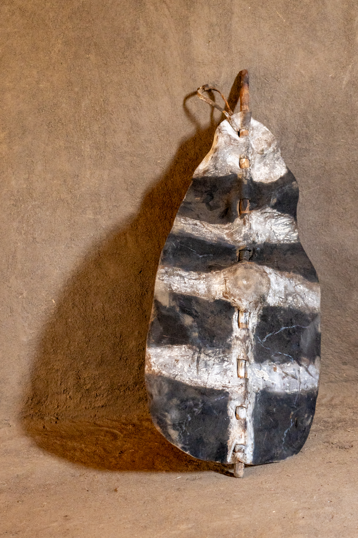 Ku'u, the traditional Mundari fighting shield, fashioned out of cow skin (image by Inger Vandyke)