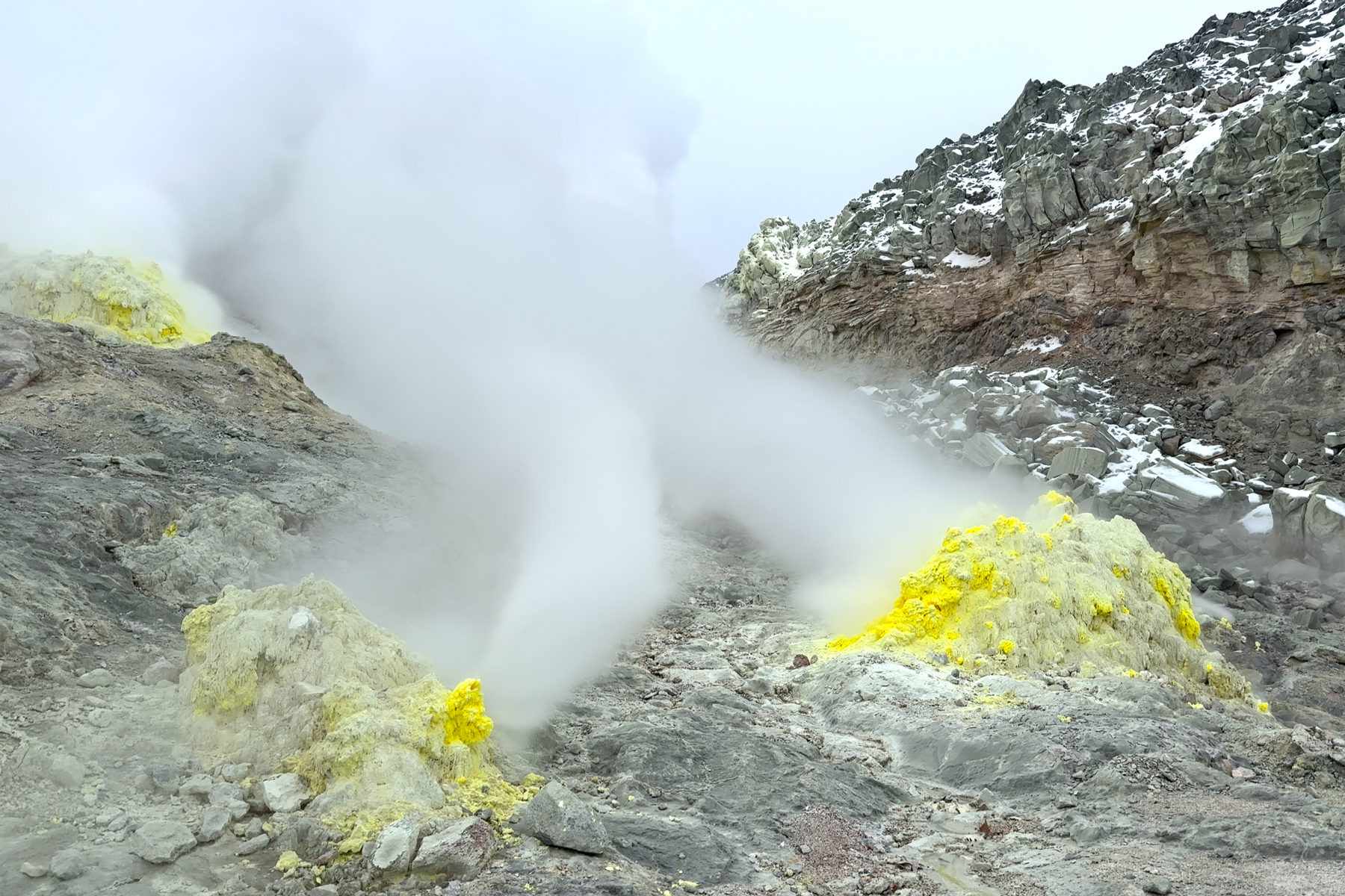 Fumaroles at Mount Iozan, it means Sulphur Mountain (Image by Mike Watson)