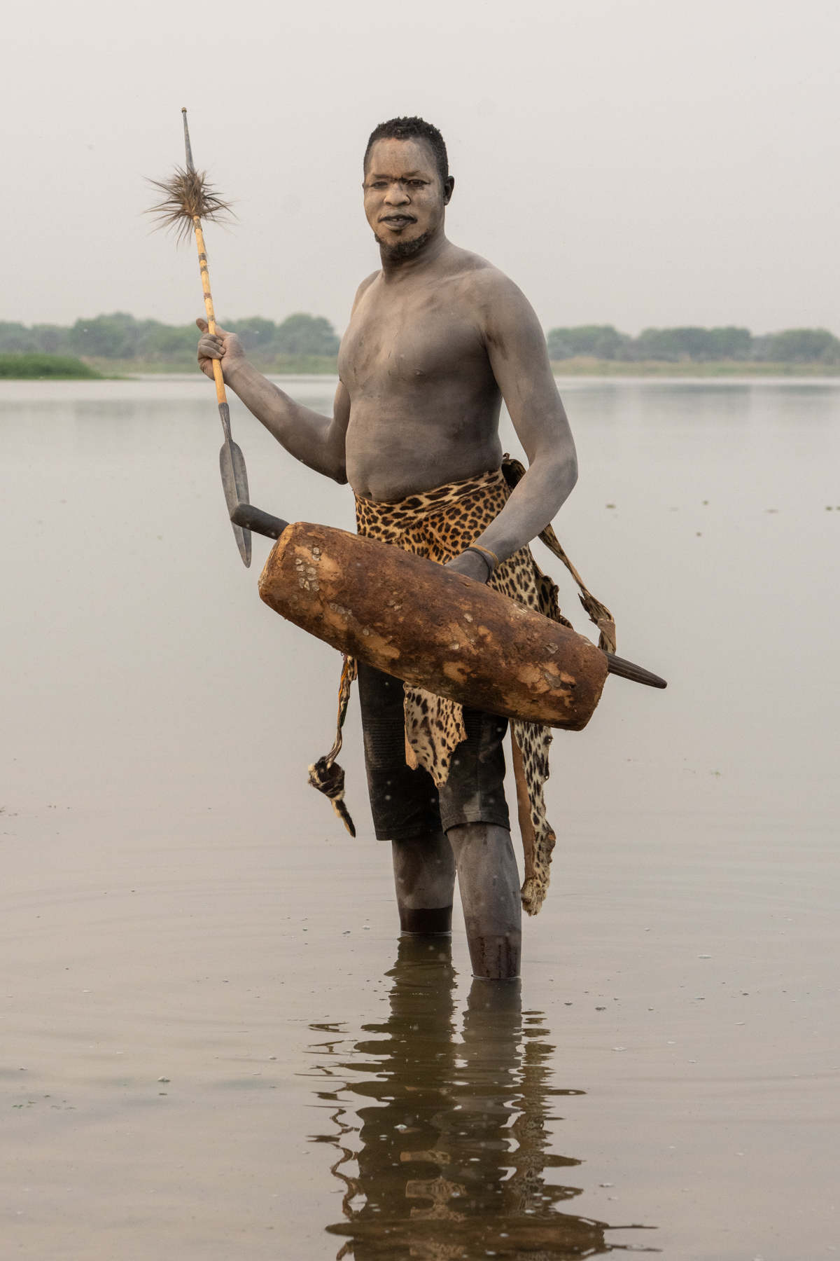 Mundari chief ready to battle (image by Inger Vandyke)