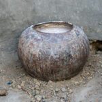 Traditional Mundari clay pot used to make curds (image by Inger Vandyke)
