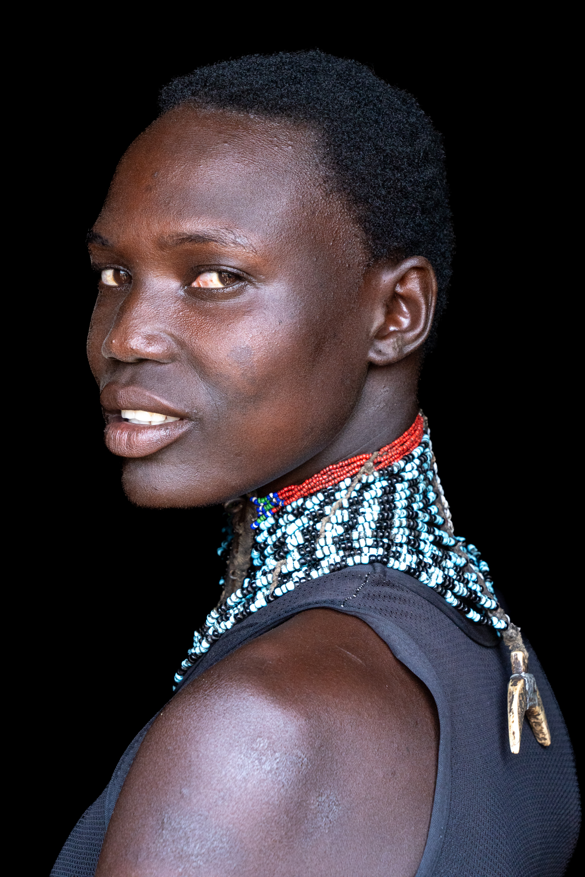 Mundari woman wearing Guet (image by Inger Vandyke)