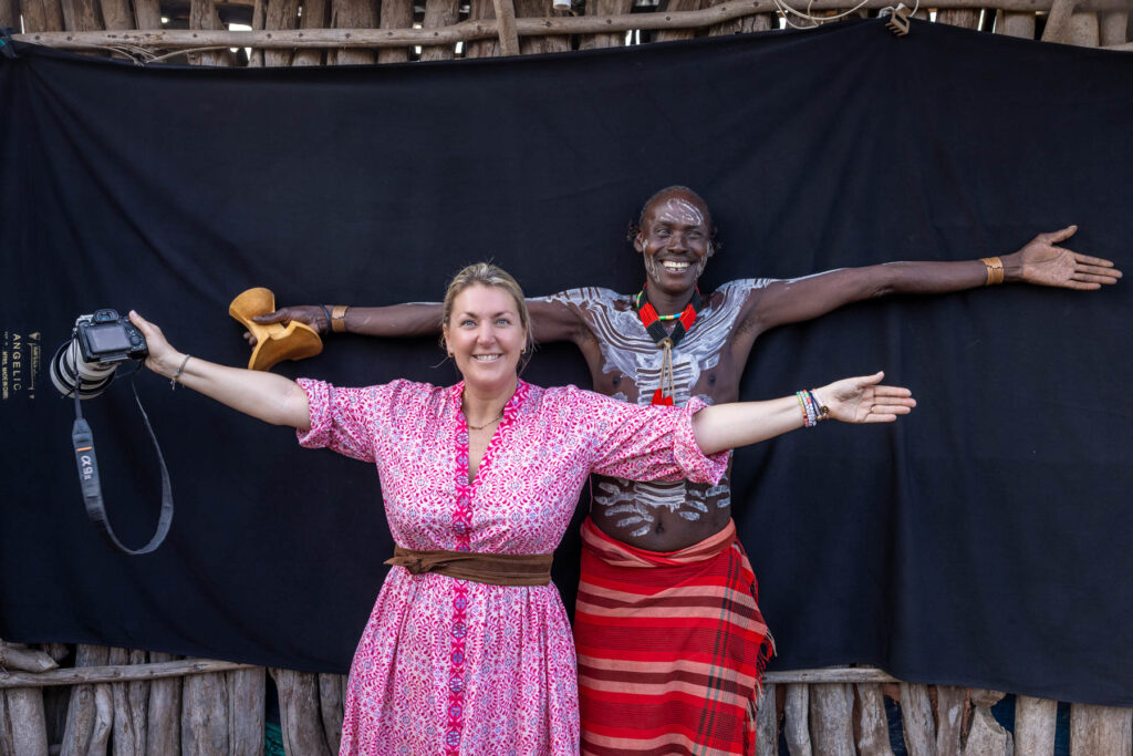 Who’s taller? A moment of laughter and comparison. (image by Ingrid Koedood)