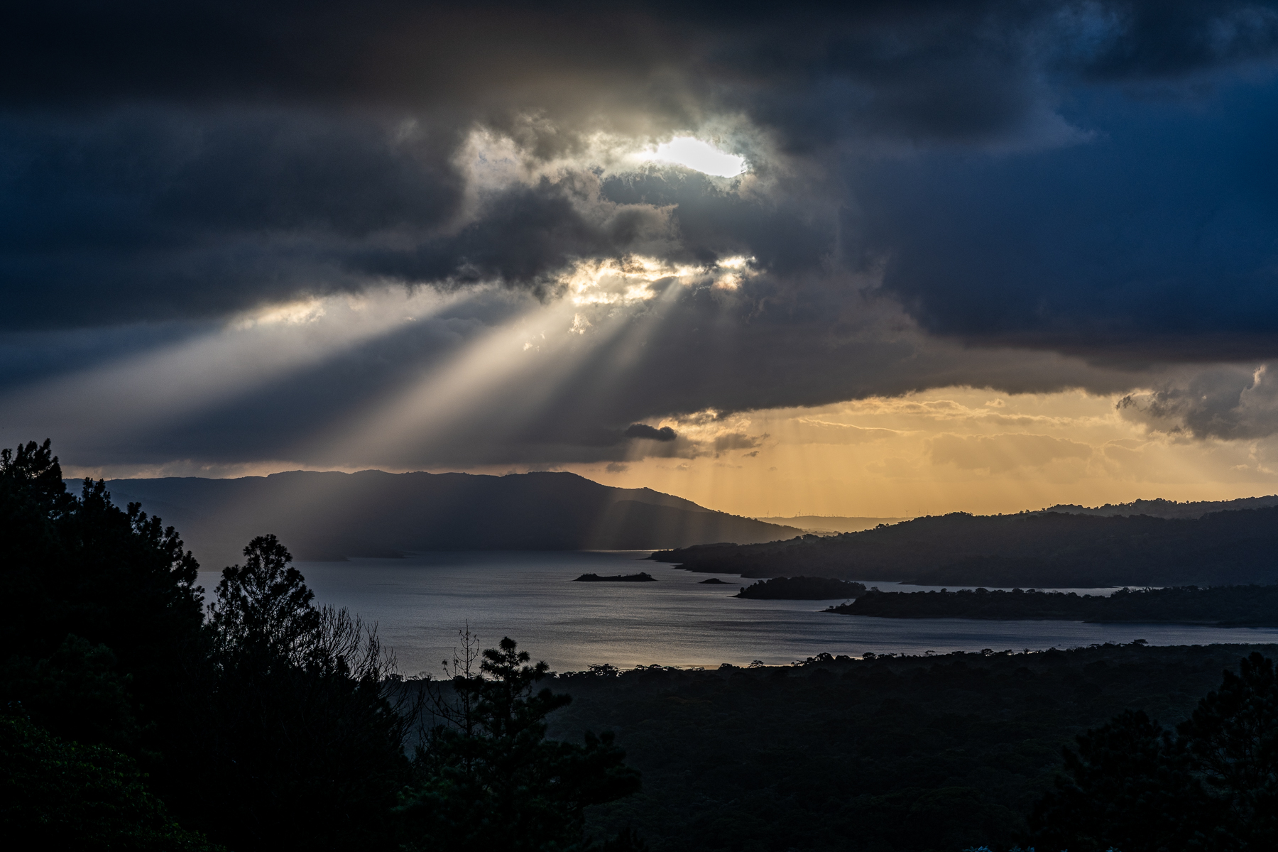 Lake Arenal at the foot of the Arenal Volcano measures 80 km2 and is known for its beautiful sunsets (image by Oliver Krueger)