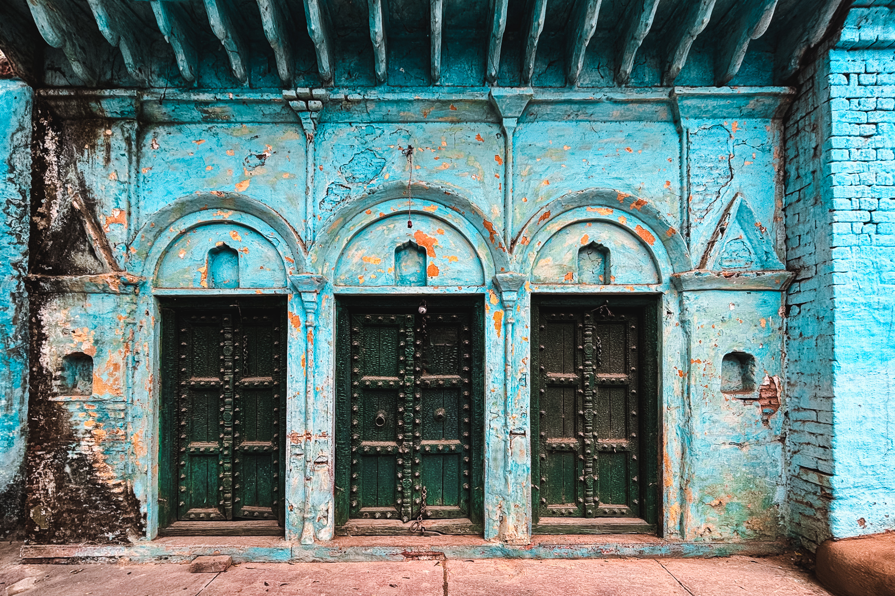 The heritage village of Holipura, in India's Uttar Pradesh, has some gorgeously decaying buildings. Beautiful - if you enjoy photographing architecture (image by Virginia Wilde)