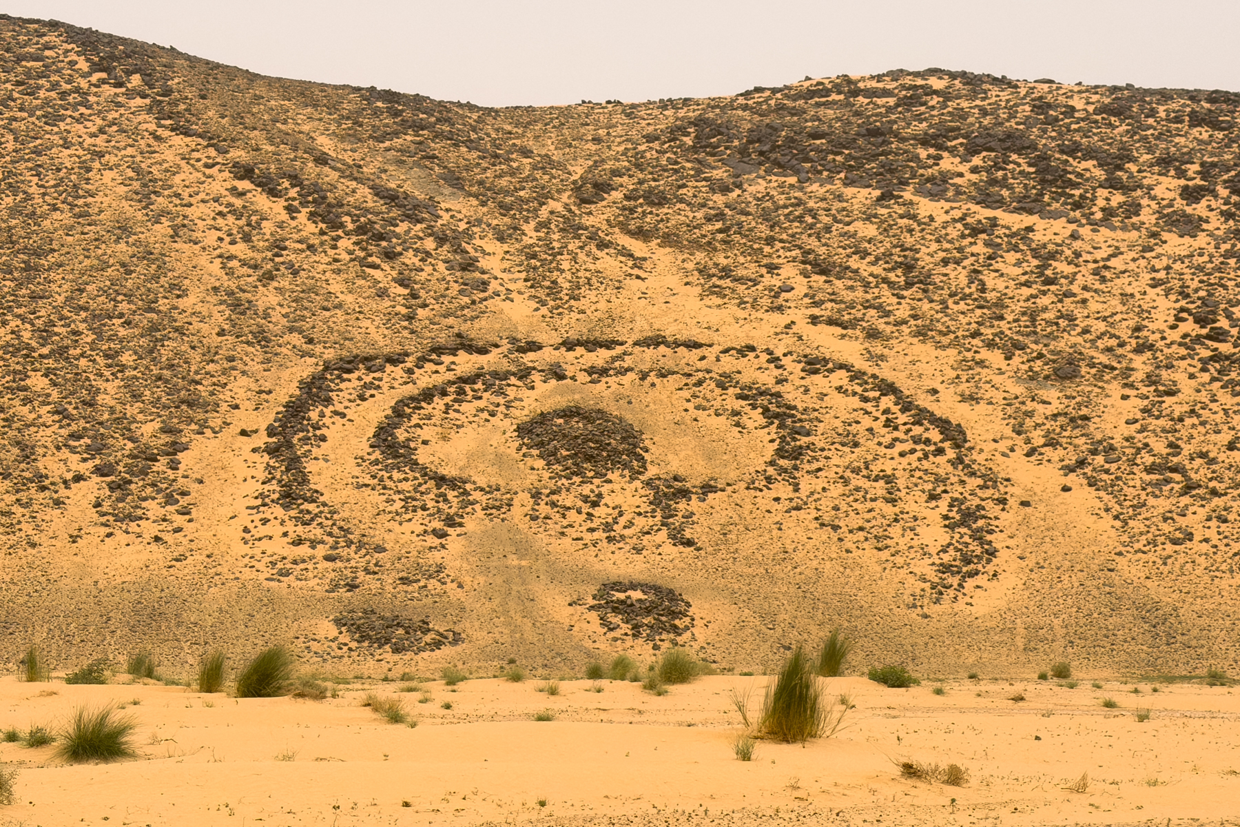 Ancient grave site in the Sahara (image by Inger Vandyke)
