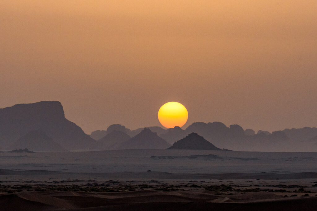 Desert sunrise (image by Inger Vandyke)