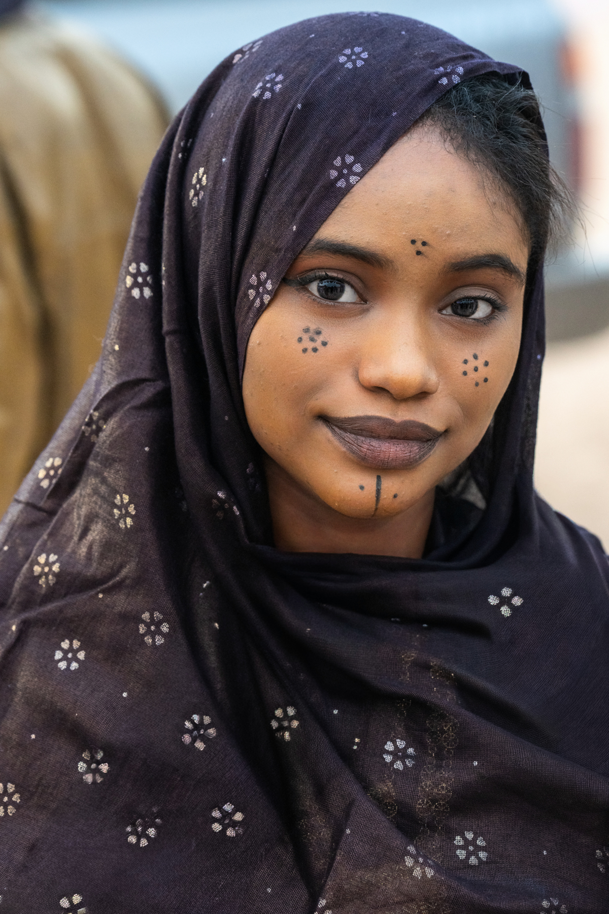 Traditional ochre and kohl makeup (image by Inger Vandyke)