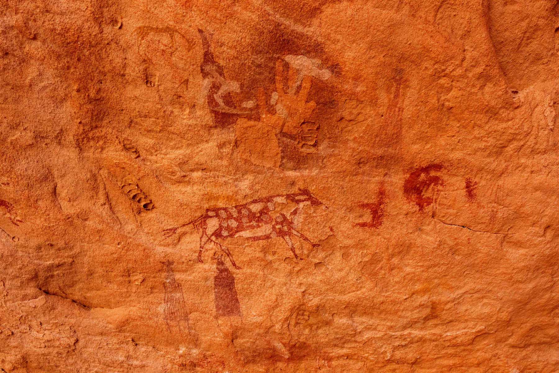 Cave paintings of mixed eras in Tadrart (image by Inger Vandyke)