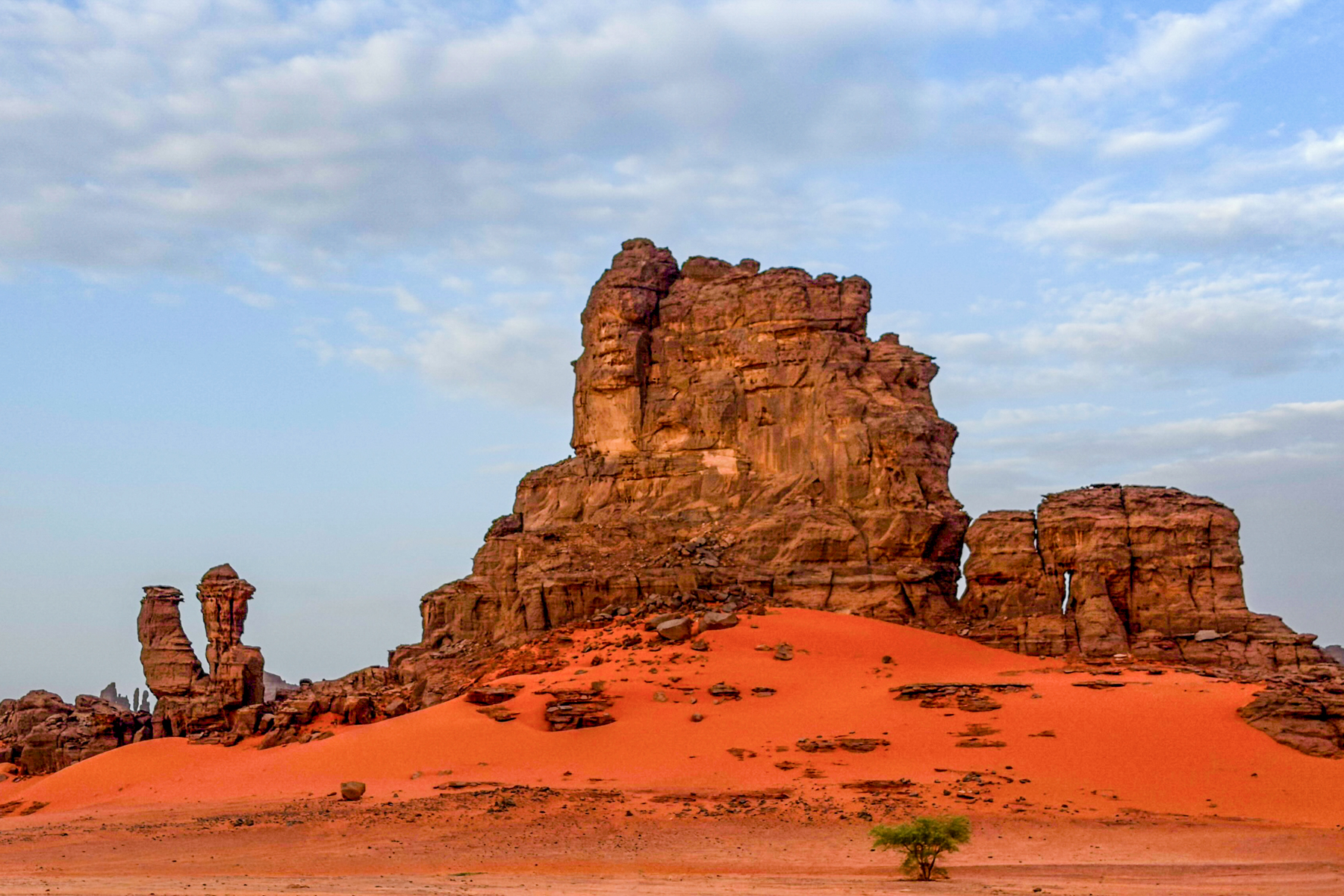 Red sands of Tadrart Rouge (image by Inger Vandyke)