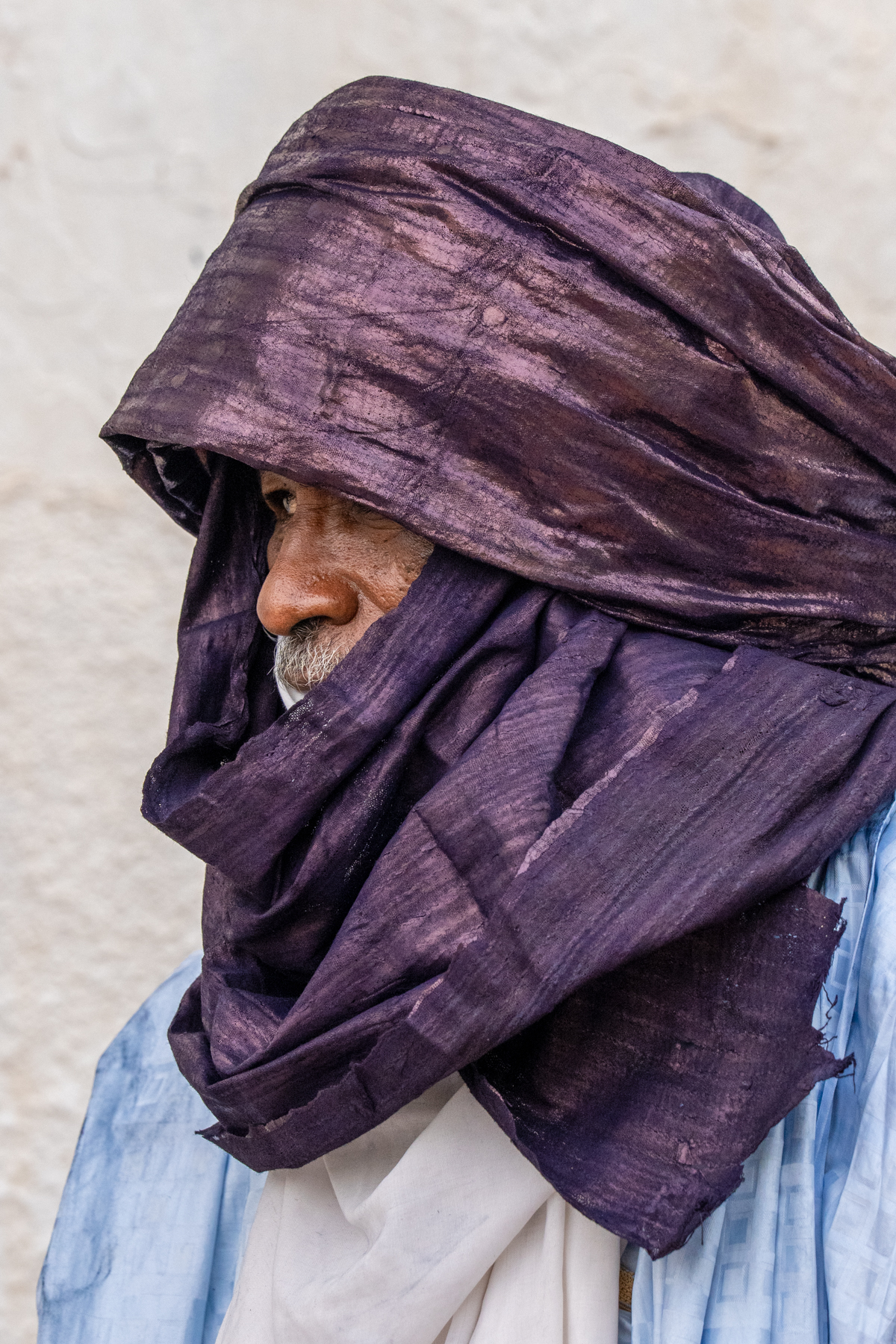 Side portrait of an El Mirhan Tuareg elder (image by Inger Vandyke)