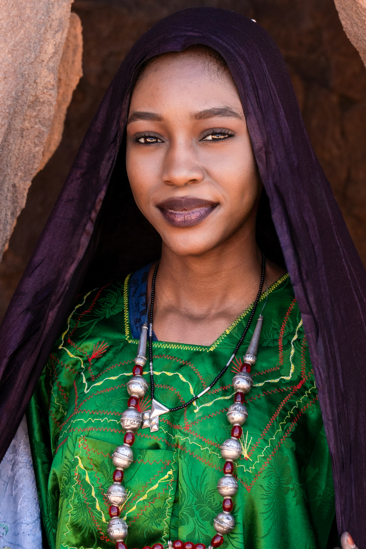 Beautiful Tuareg girl in green (image by Inger Vandyke)