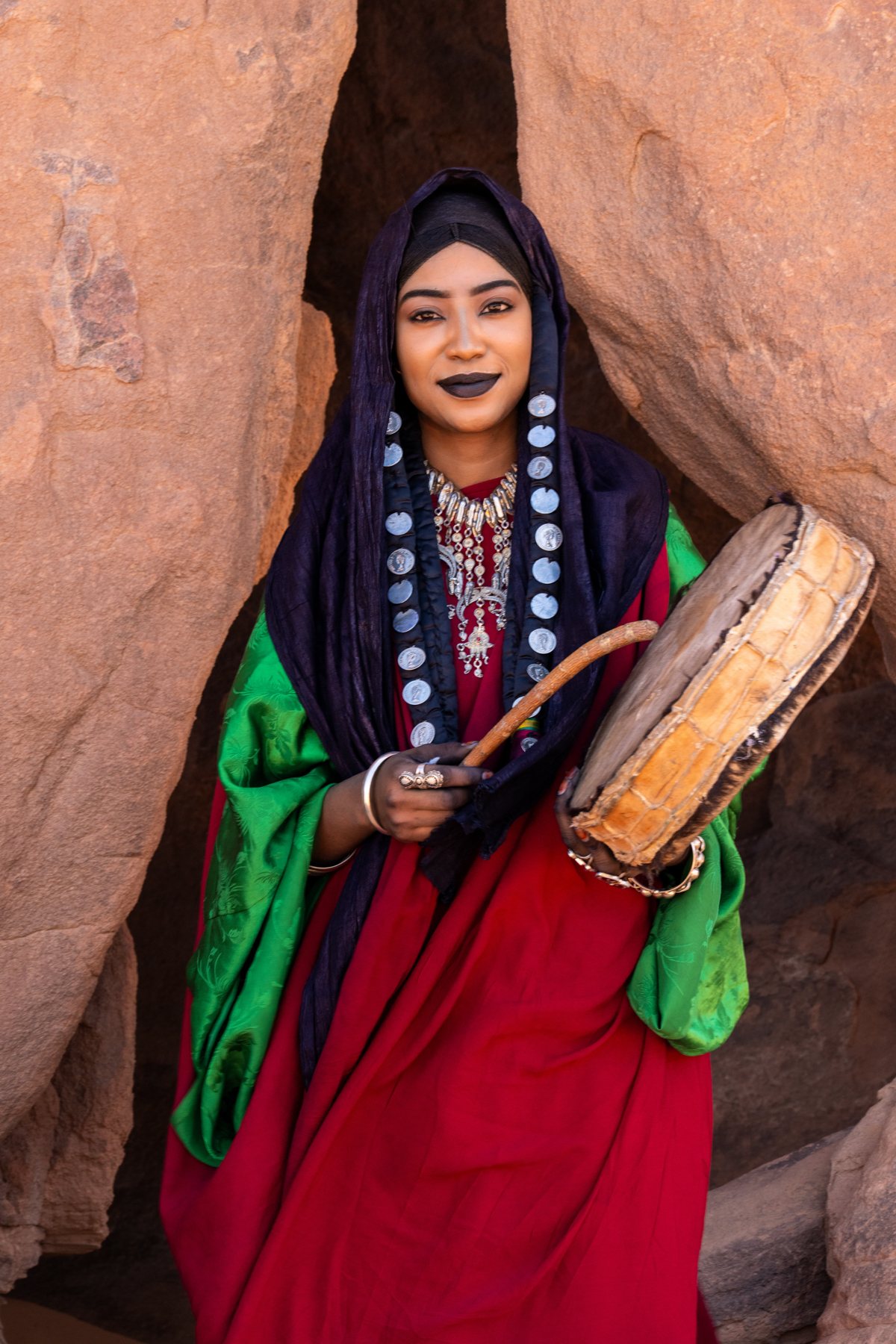 Beautiful Tuareg girl with Tinde drum at a ceremony of Tahamat in the desert (image by Inger Vandyke)