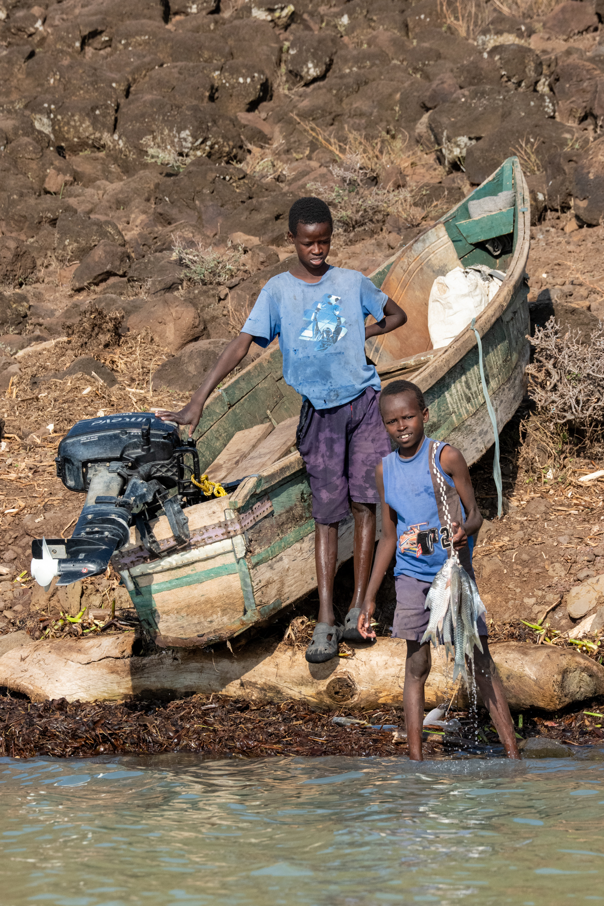 Young Njemps boys landing their catch on Kokwa Island (image by Inger Vandyke)