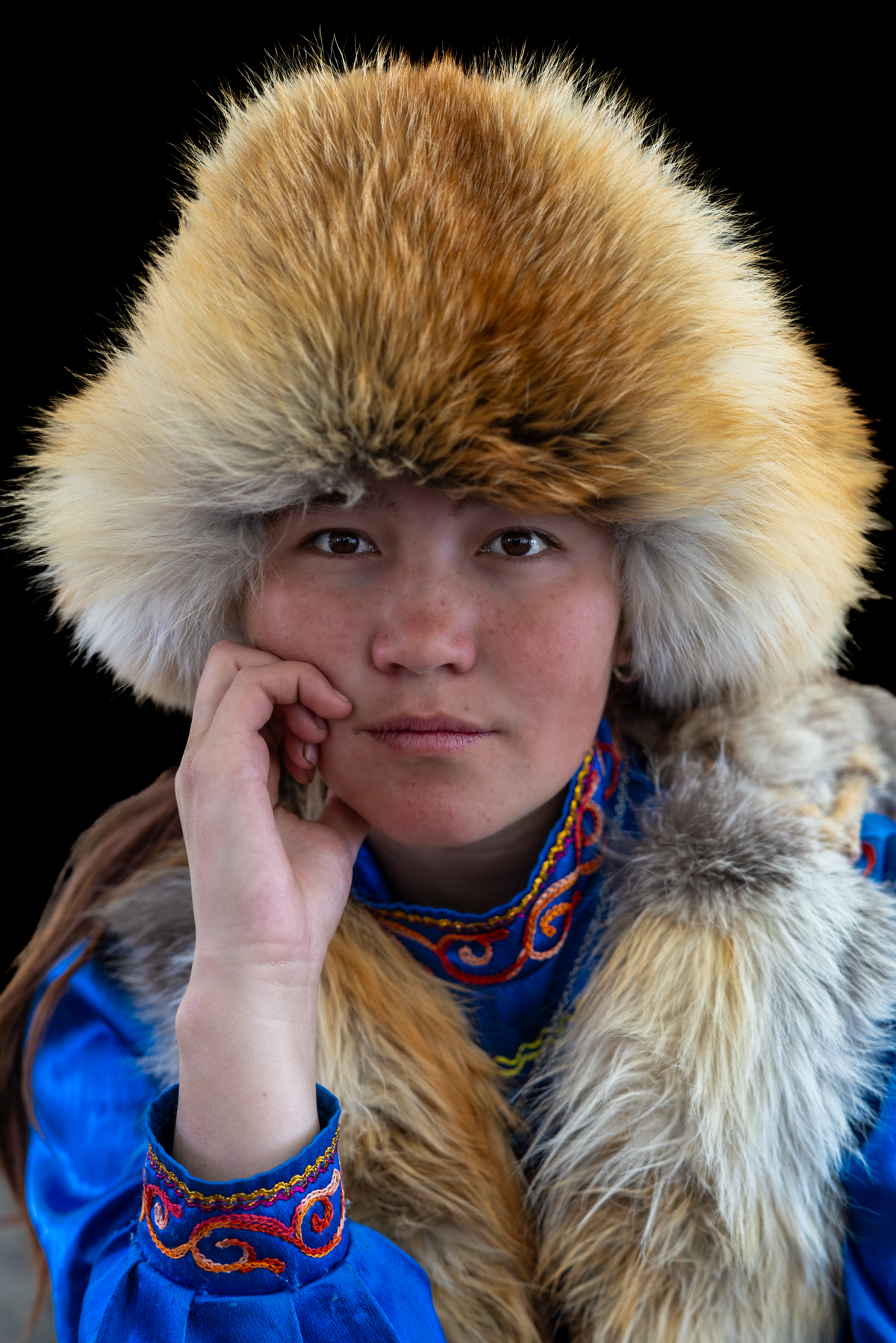 At just 16 years old, Aymoldir is already a skilled eagle huntress handling and training her golden eagle with remarkable confidence. She will turn 17 soon and represents a new generation of young women continuing the Kazakh eagle-hunting tradition (image by Ingrid Koedood)