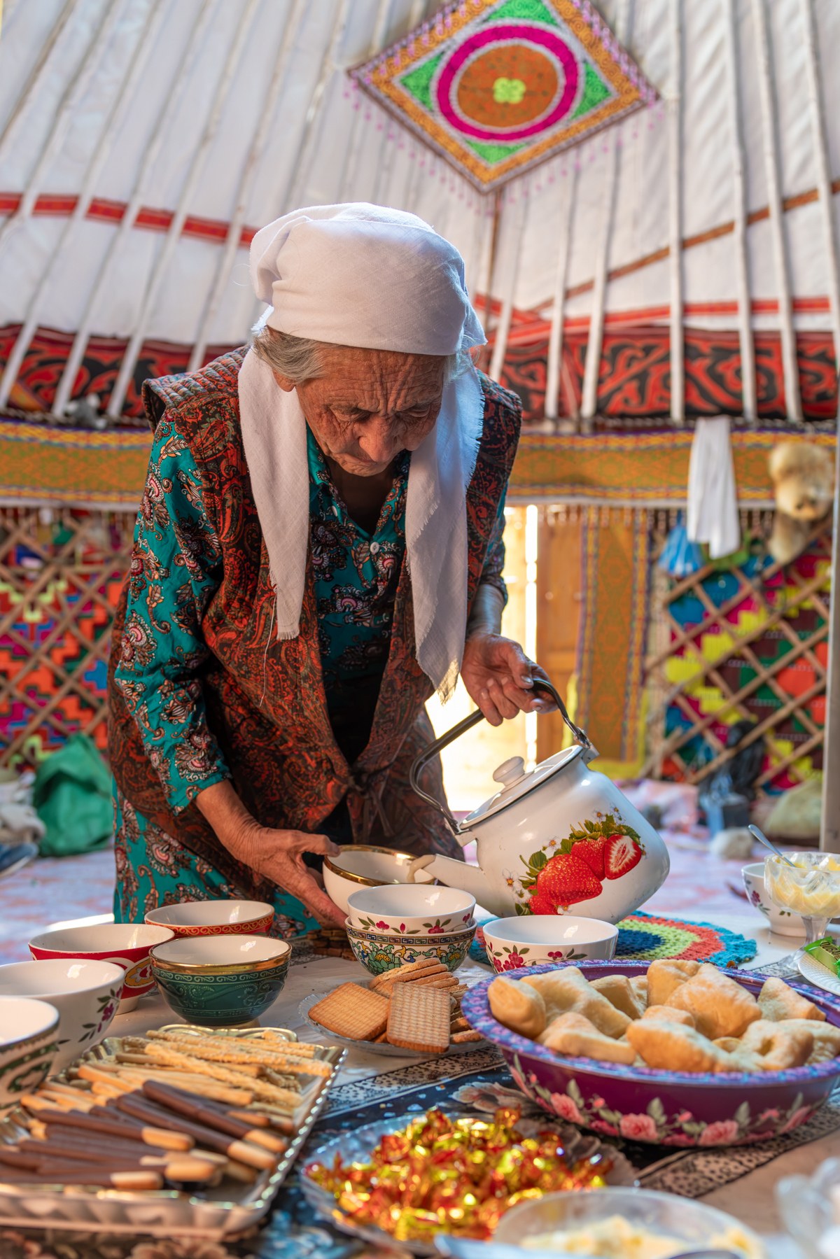 Wherever we visited, we were warmly welcomed with milk tea, biscuits and sweets. A tradition of hospitality iImage by Ingrid Koedood)