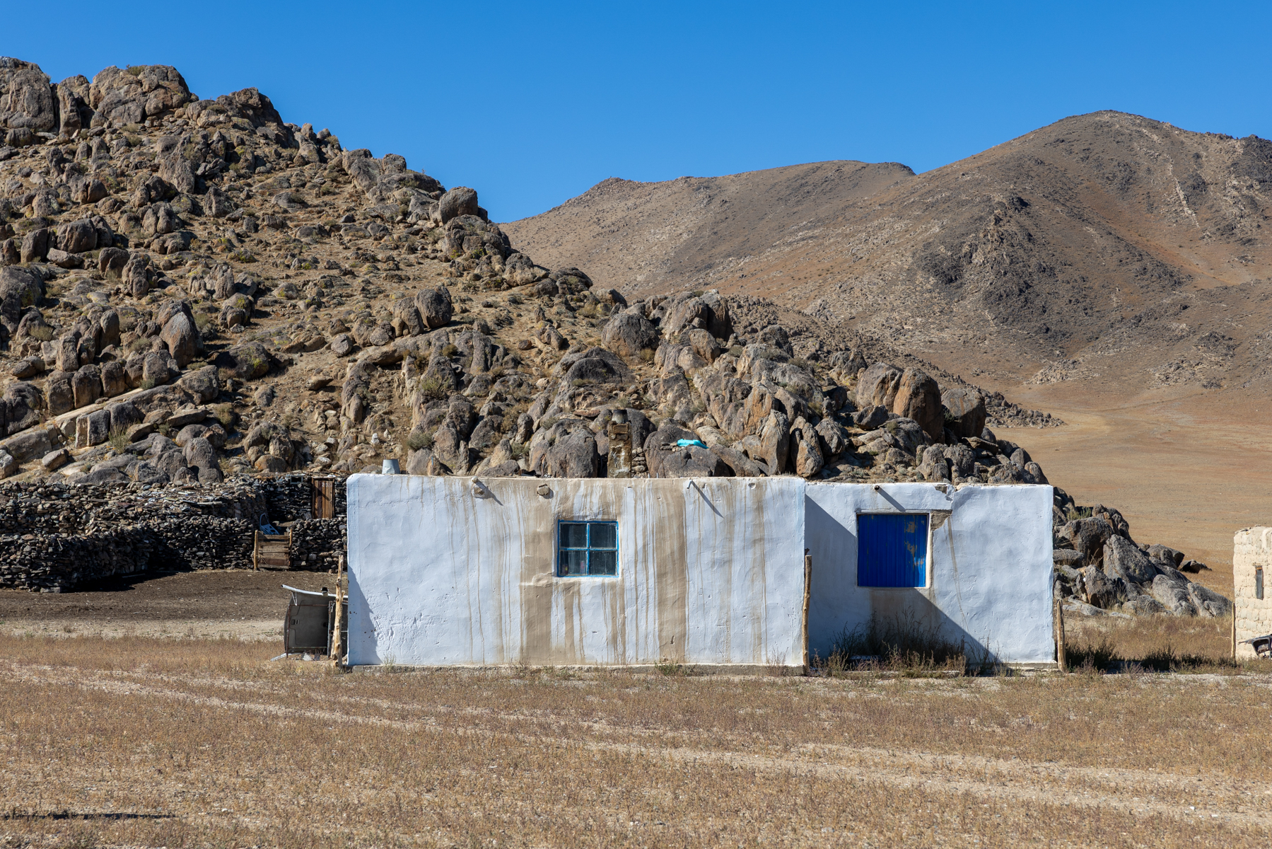 A traditional winter residence. During the colder months, some nomadic families move from their yurts/gers to permanent stone or mud-brick houses, offering better protection from the harsh winter weather (image by Ingrid Koedood)